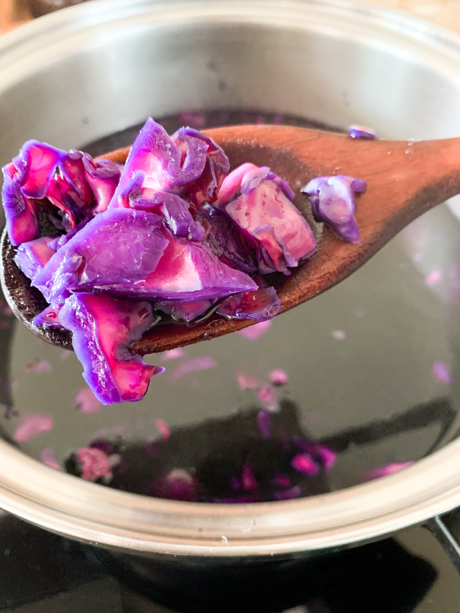 How To Dye Cotton Blue With Red Cabbage (No Mordant) - Sew Historically
