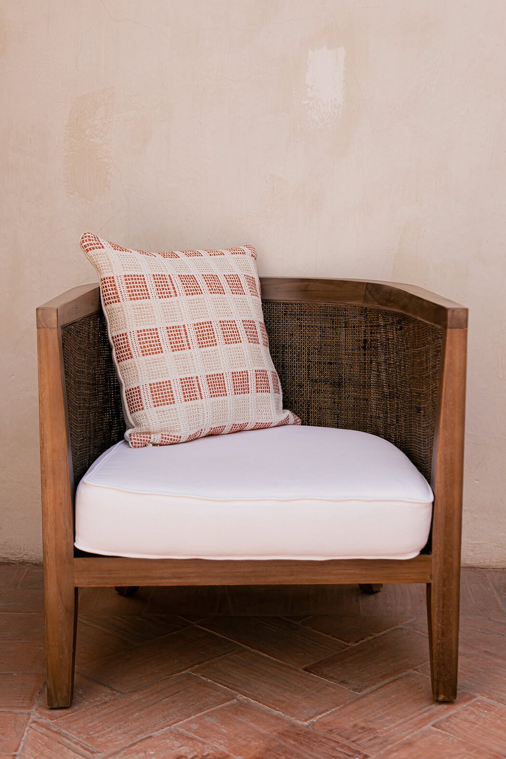 Pattern_Pillow_Lounge_Chair_Cartagena_Zuahaza.jpg