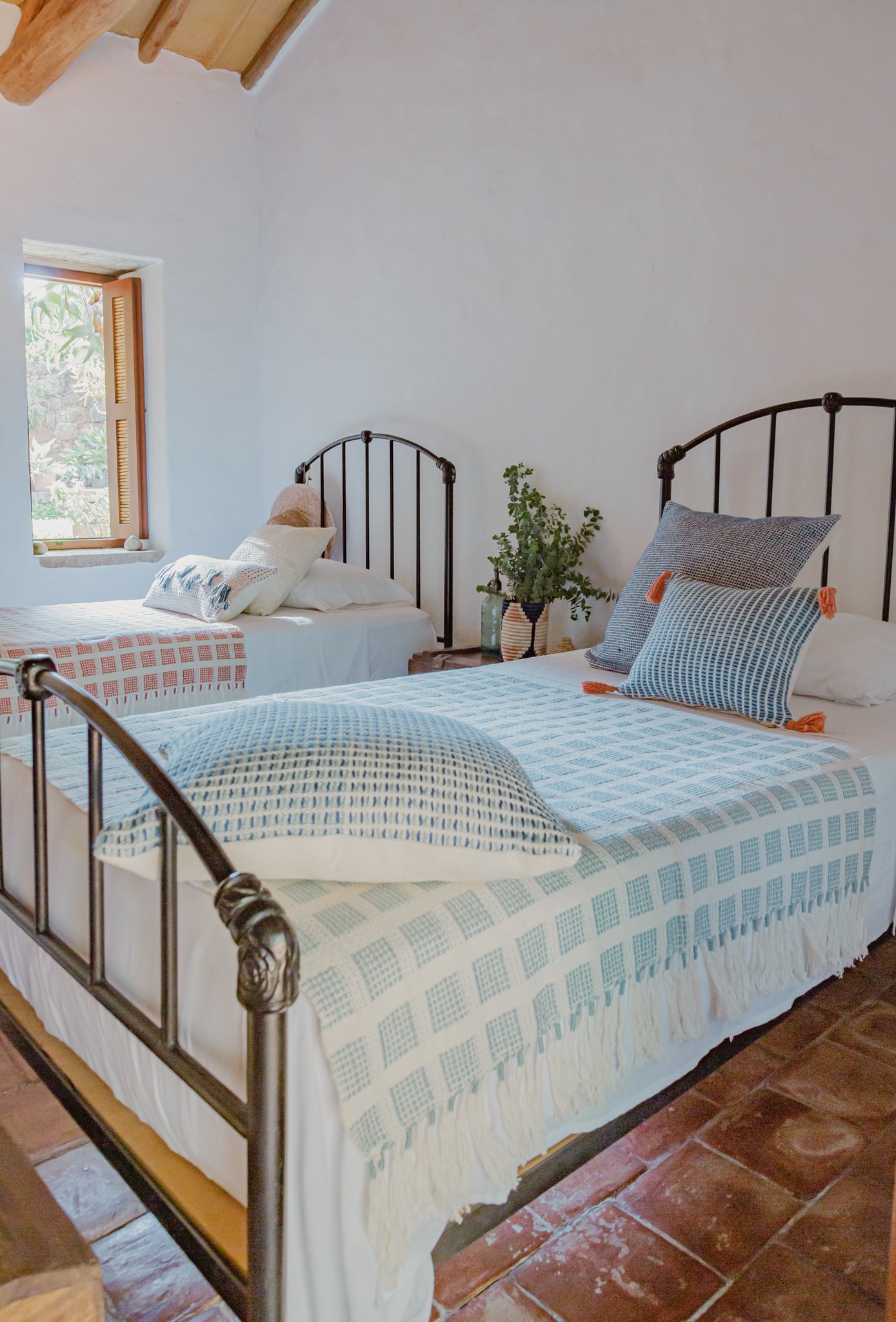 Zuahaza_Barichara_Spring_Bedroom_Decor_66.jpg
