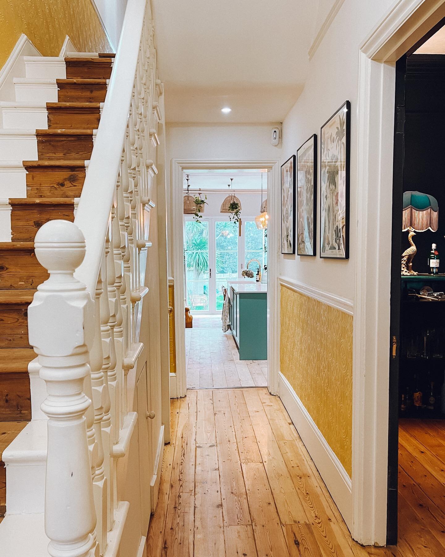 Bringing a hit of sunshine 🌞 with the yellow hallway which never fails to bring a spring summer vibe to the house 🏡. We tried 1,000 yellows to find this shade &lsquo;Sudbury Yellow&rsquo; by @farrowandball 

Getting The Palm 🌴 all spruced up for a