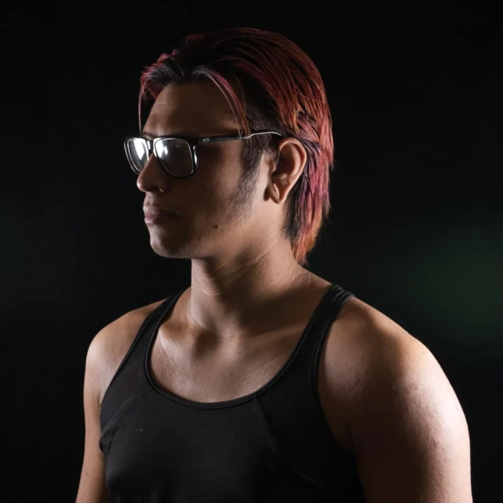 Taken back in April '21. #photo by @raphpatch96
I believe this was a #lighting test for one scene of a #portrait #shortfilm coming soon to P3!
#film #photography #stoic #model #athlete