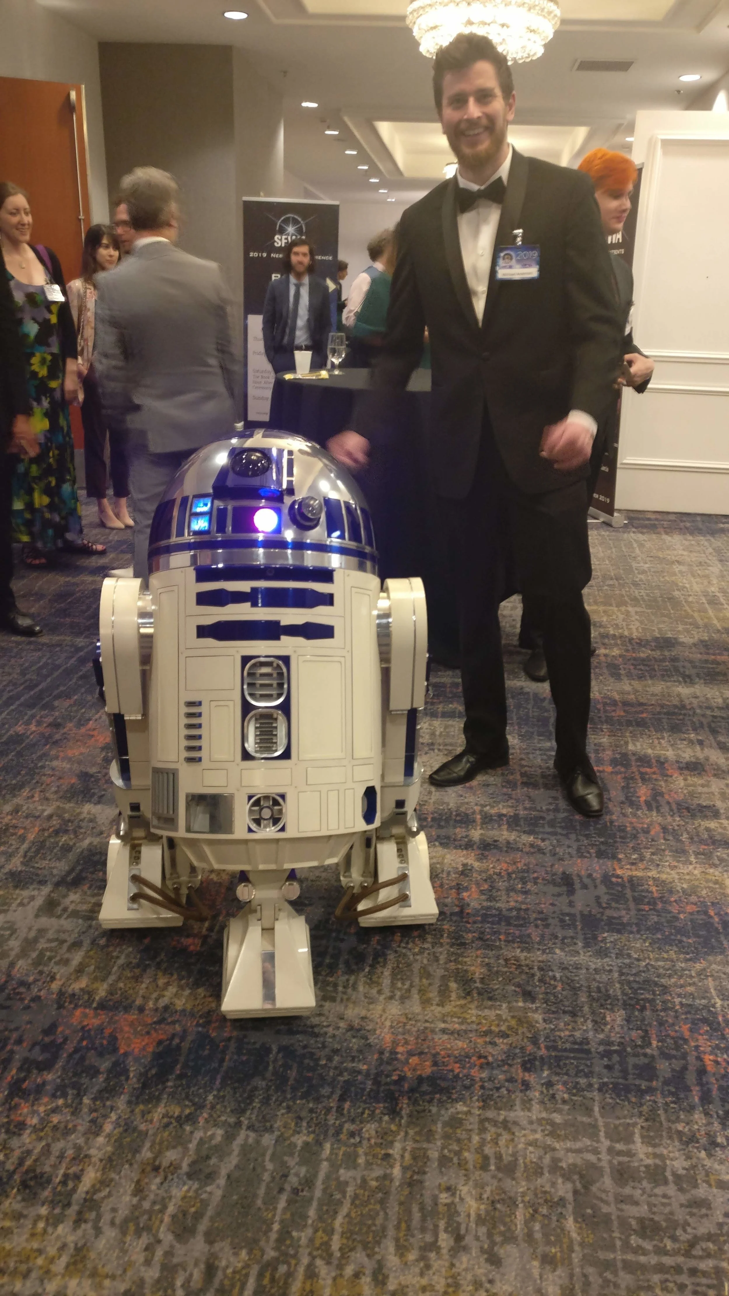 R2-D2 and I at the 2019 Nebula Awards and Banquet