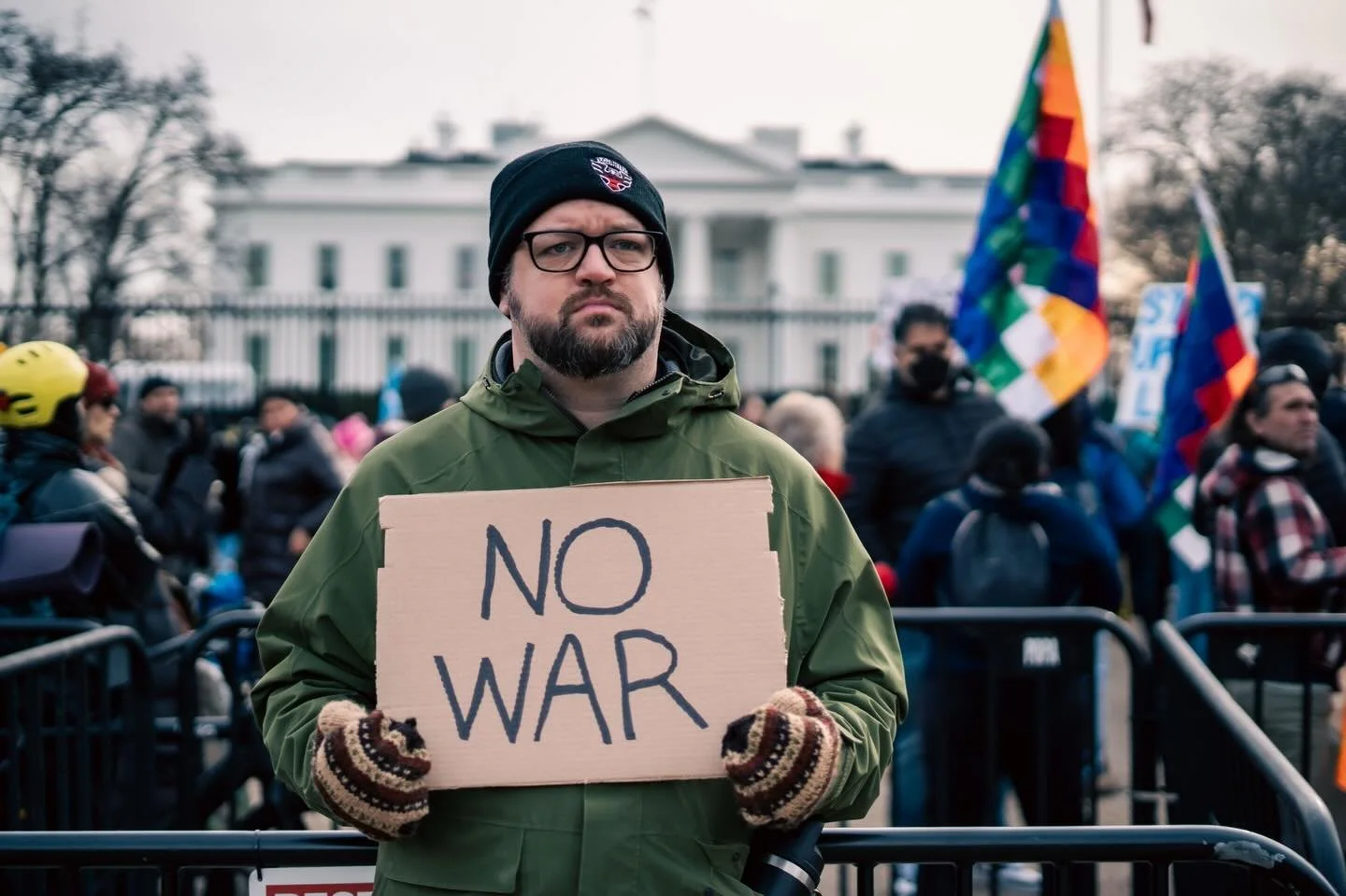 Horizontal photos from today at the White House after the US captured/kidnapped Venezuelan President Nicolas Maduro and his wife overnight