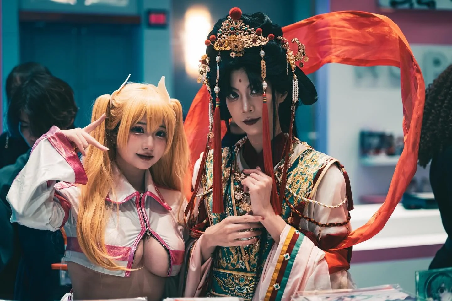 @_wendydydydy and @mikou_cosplay at @animeotapia 
Mikou is wearing traditional Chinese Hanfu 

That was a fun weekend and there was a ton of cool Vocaloid stuff! I hope to see it again next year!

#hanfu #animeotapia