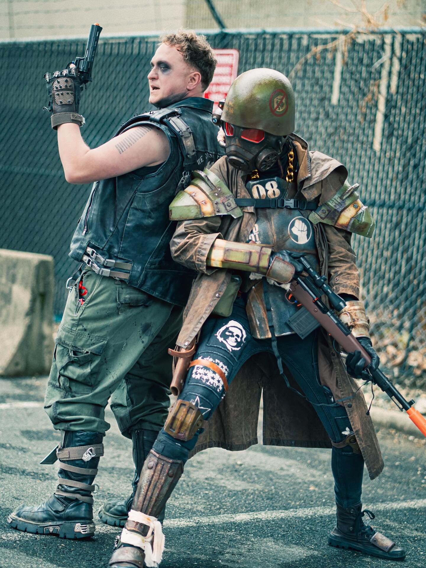 This probably took 5 minutes to shoot at @blerdcon with @frostfyrezero because we knew what we wanted and we were all hungry 😆 and omg I&rsquo;m so happy with these pics! 

#fallout #falloutcosplay #falloutcommunity #blerdcon