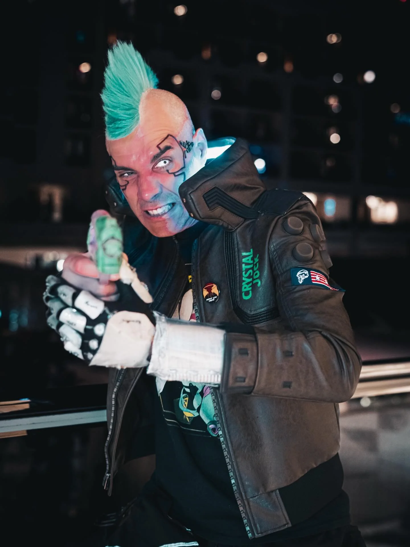 One more tonight with the always amazing @jamal_johns and Cyber Punk at @katsucon_ninjas 

#cyberpunk2077 #cyberpunkcosplay #katsucon