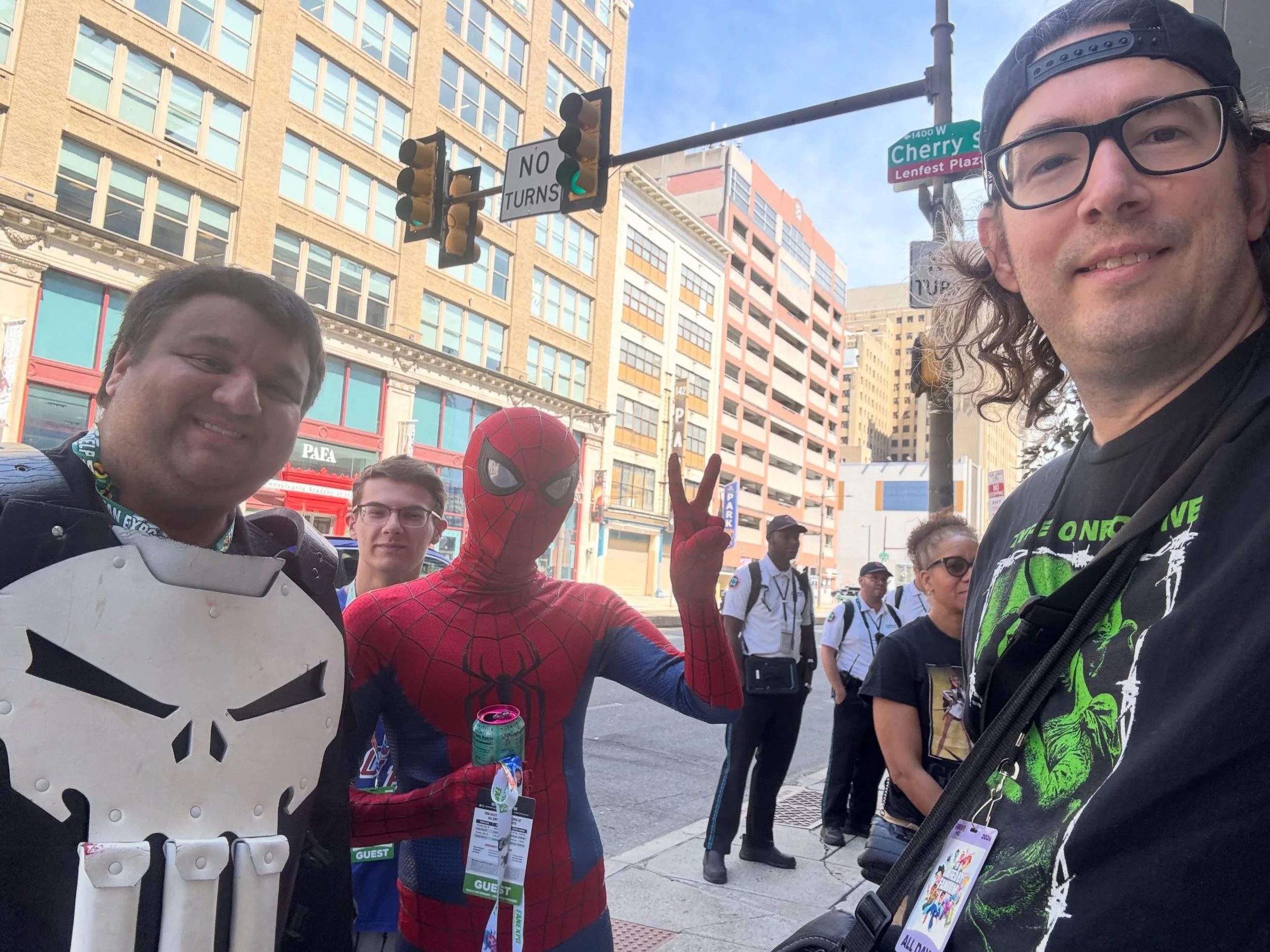 And day 3 of @fanexpophiladelphia is over! That was a lot of fun and I look forward to next year! It was great meeting so many people!
#fanexpo #cosplay #spiderman #thepunisher #fanexpophiladelphia