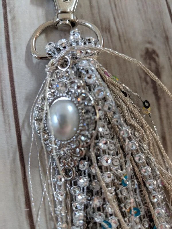 Tassel_silver2.jpg