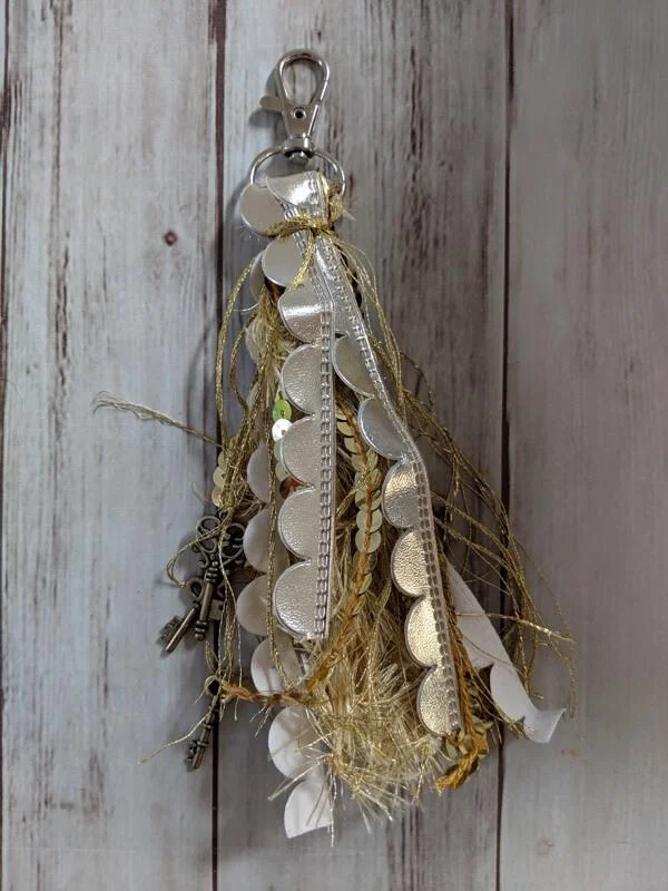 Tassel_gold1.jpg