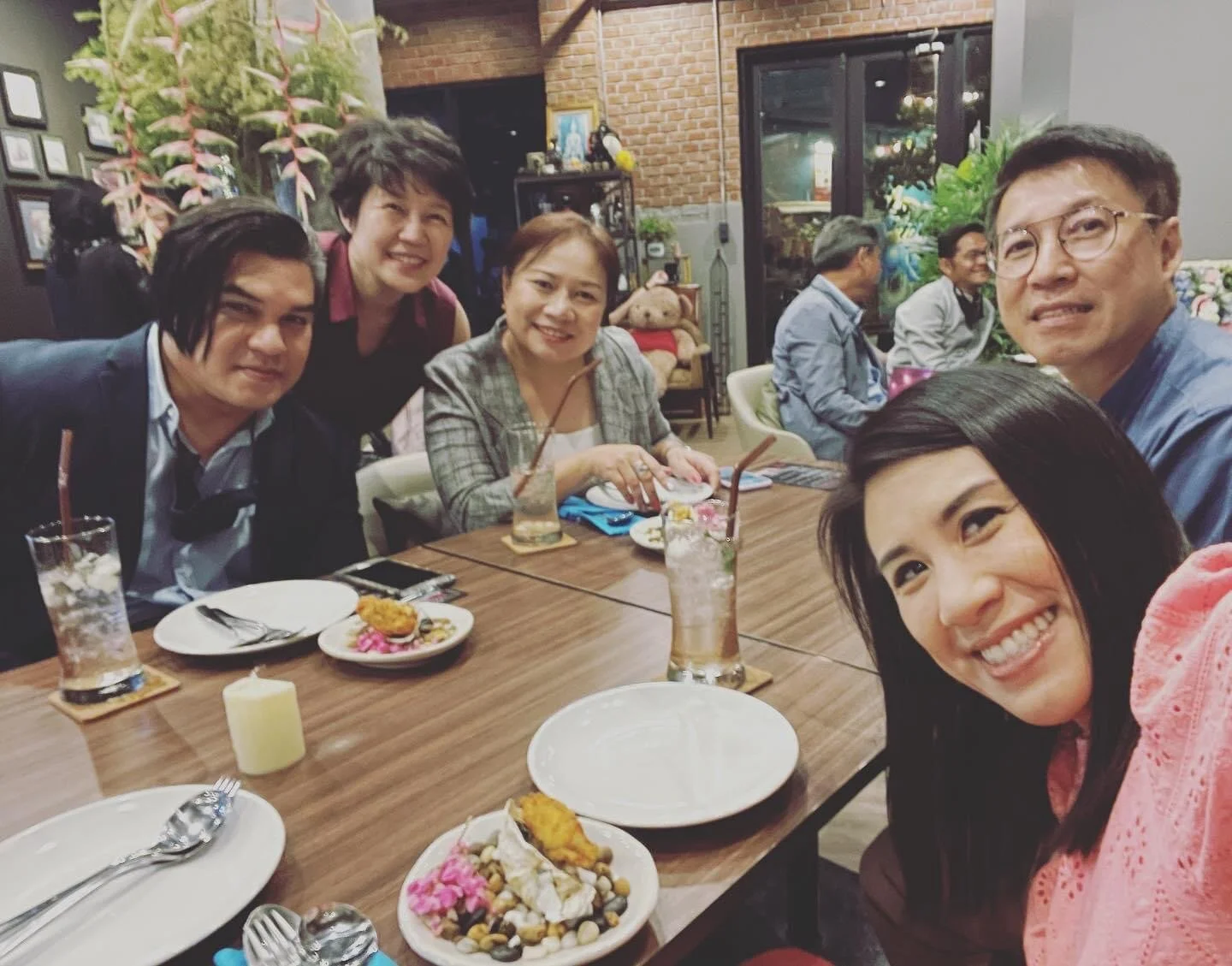 ค่ำนี้ พวกเราชาวภาควิชาศิลปการละครไปดินเนอร์ chef’s table และเสพงานแสดงสวยคม