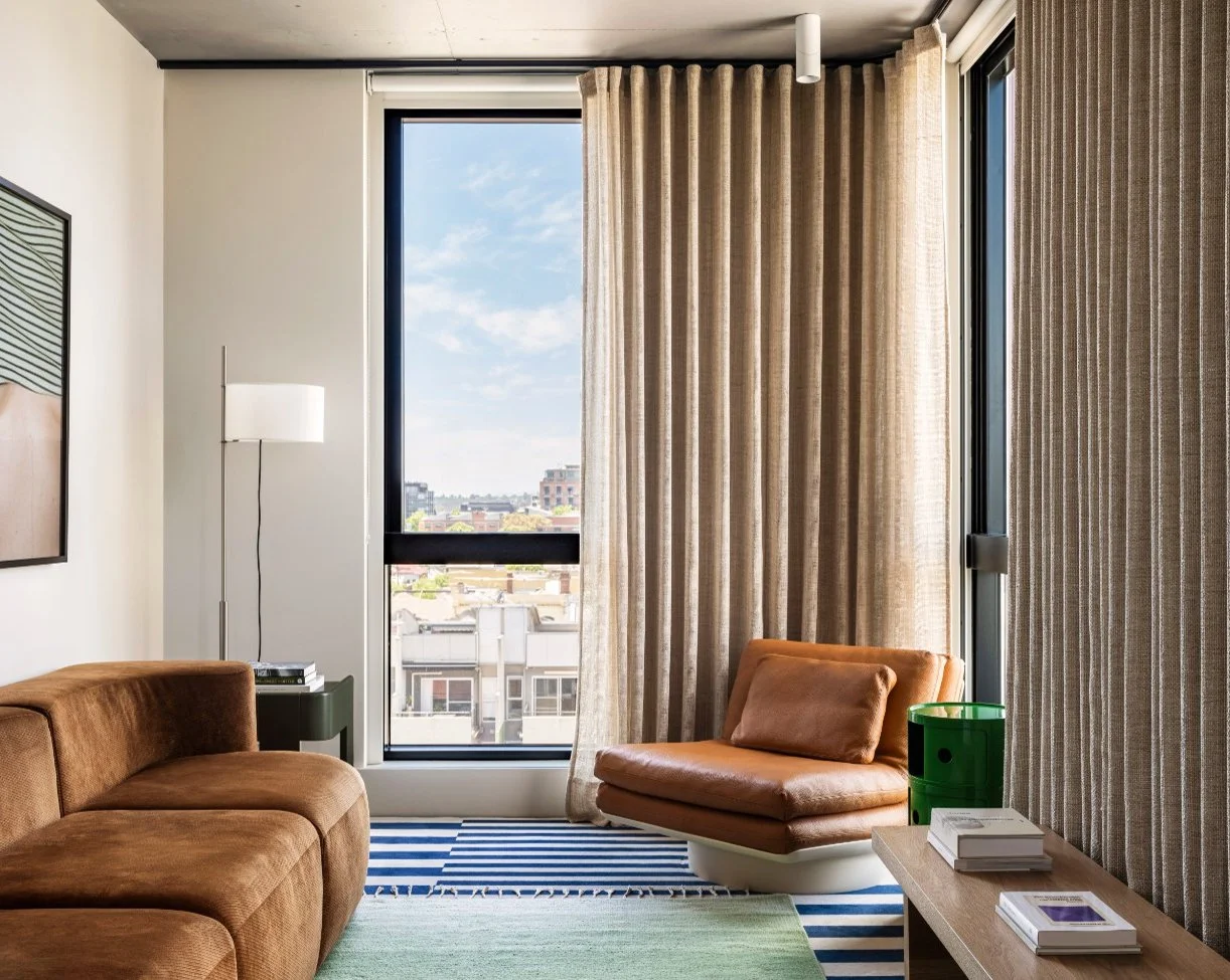 MELSX-P0084-Suite-Spot-Living-RS.jpg