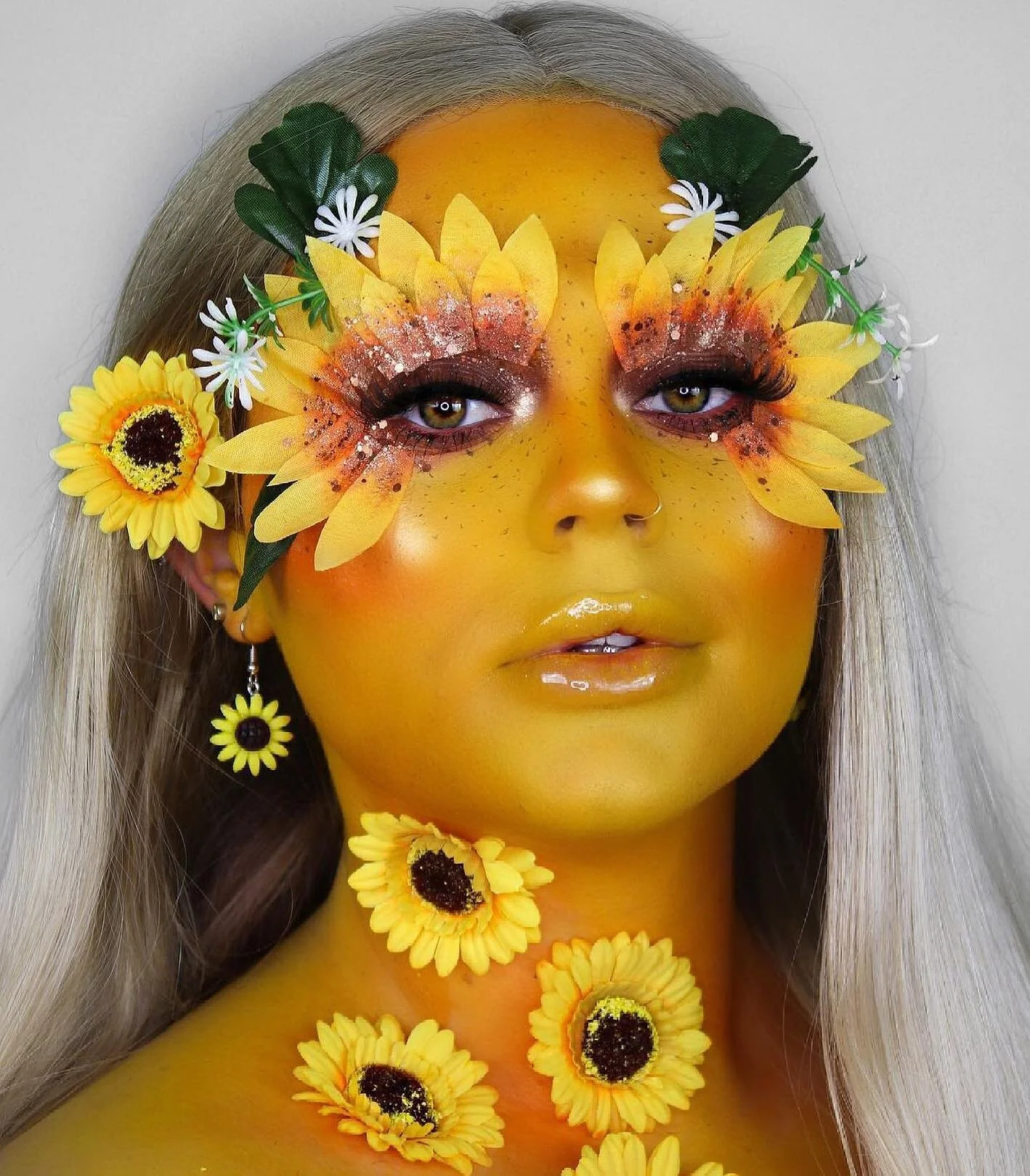 Our girl @ains_mua wearing our VICTORIA LIPGLOSS for this incredible look! 🌻 ✨✨
&mdash;- 
TAP to shop or via link in bio 💫