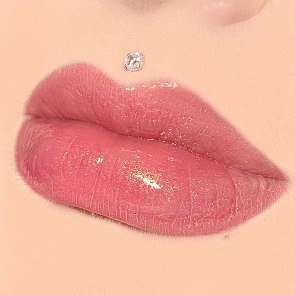 We Love how hydrating our lipglosses are check out this swatch by @jakualfrosti  wearing our Ruv&egrave; gloss! SO BOMB!✨
-
-
What&rsquo;s your fave gloss from us?