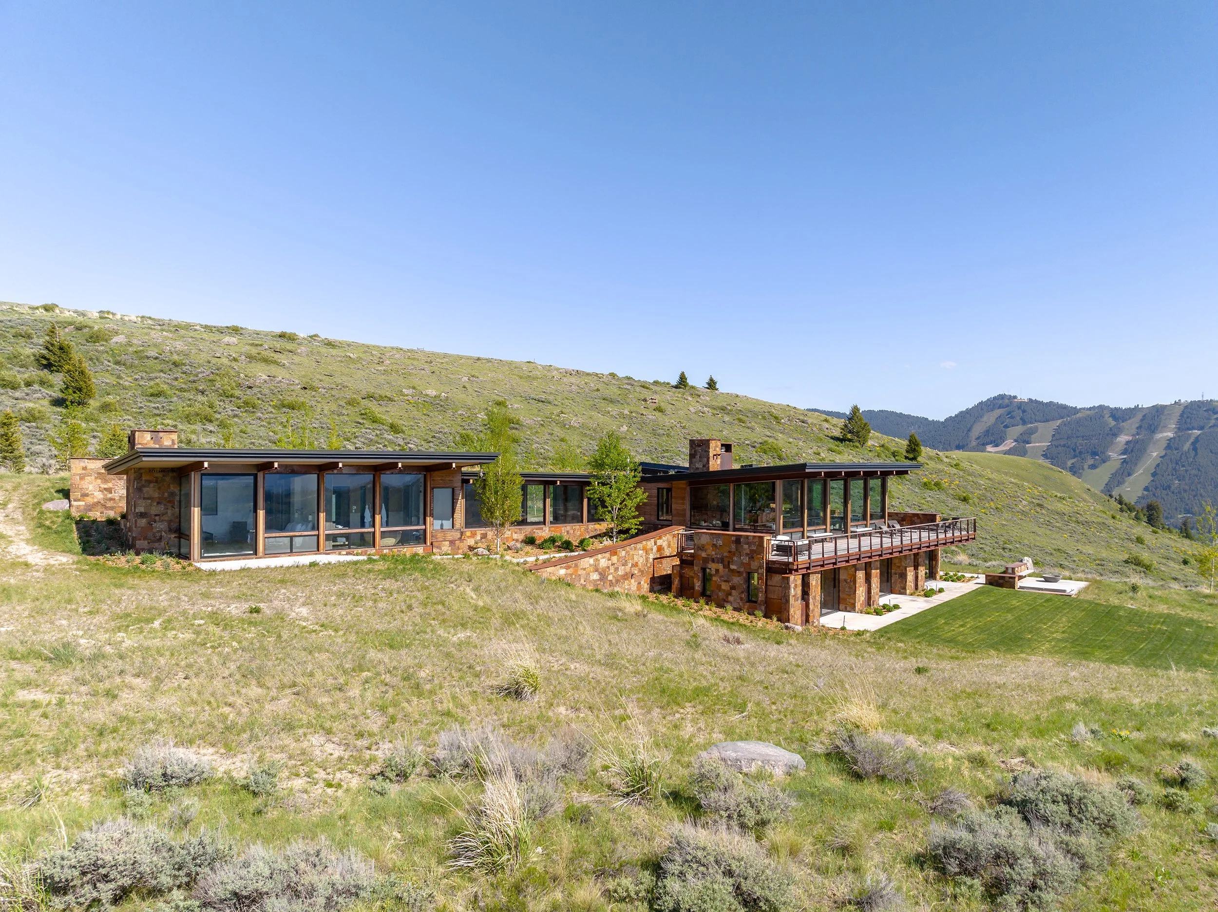 Ward_Blake_Architects_Ridge_52_Residence_Exterior_Elevation_Side_Angle.jpg