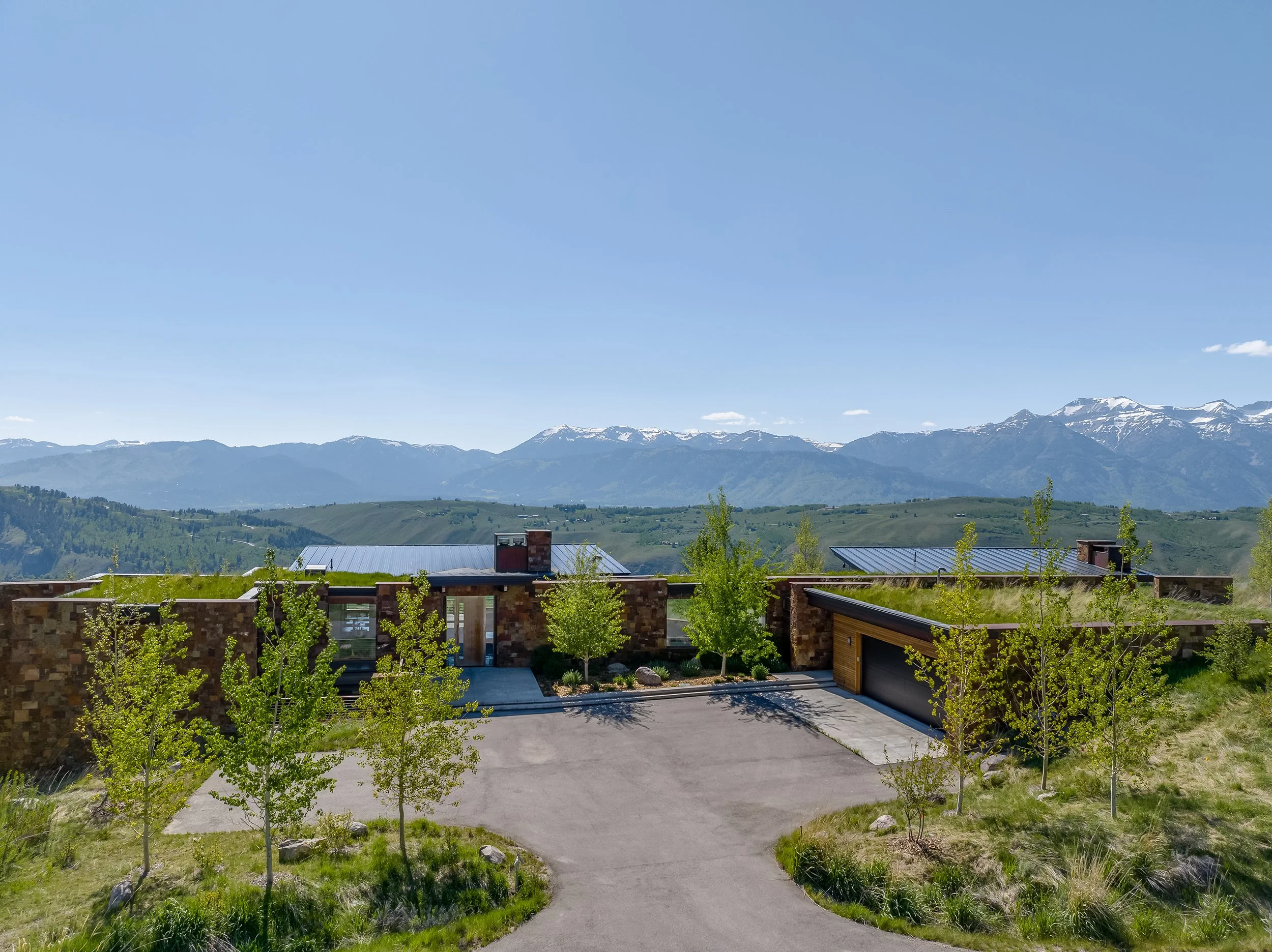 Ward_Blake_Architects_Ridge_52_Residence_Exterior_Entrance_Mountain_Views.jpg