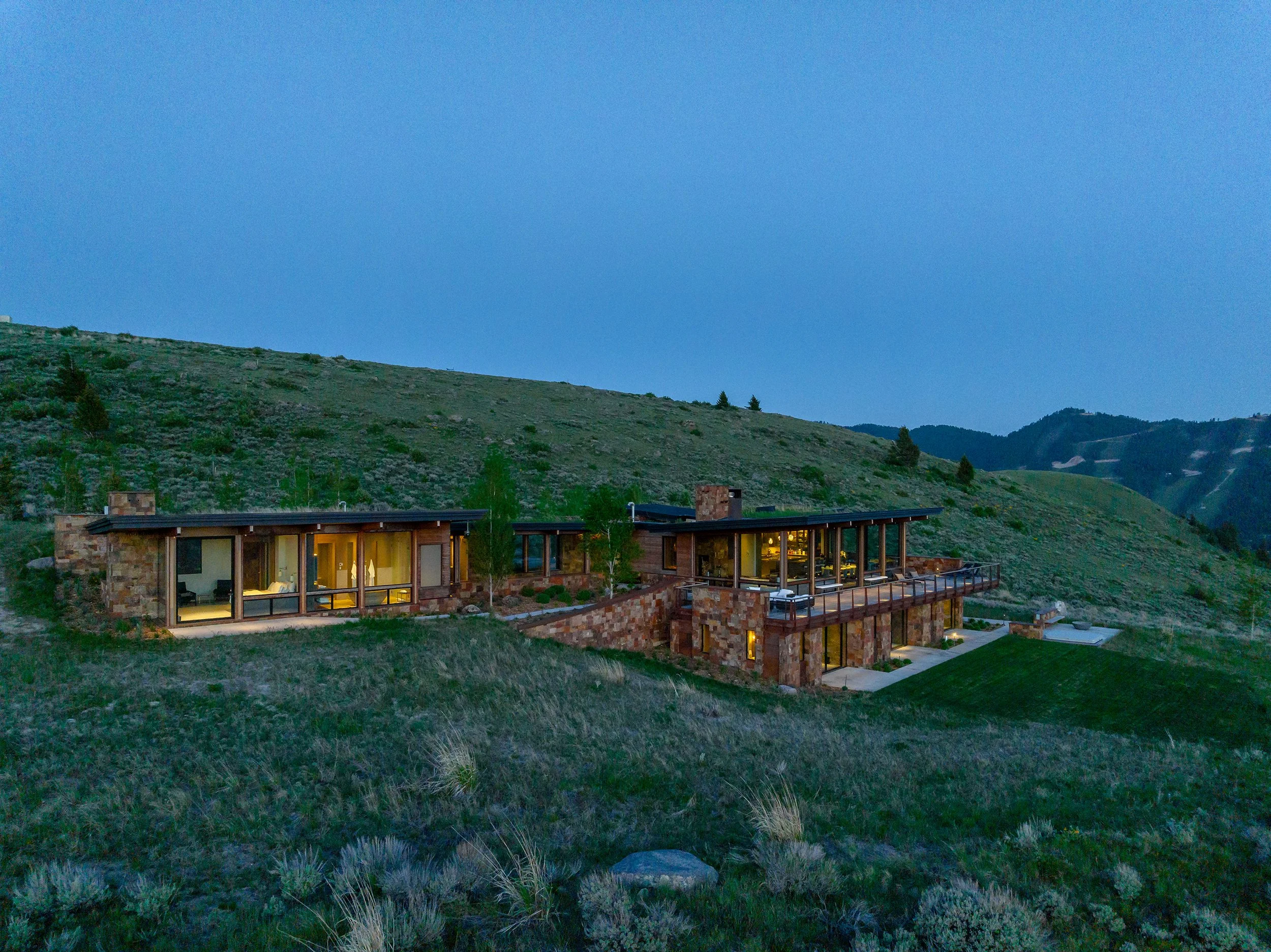 Ward_Blake_Architects_Ridge_52_Residence_Exterior_Site_Integration_Mountain_Views.jpg