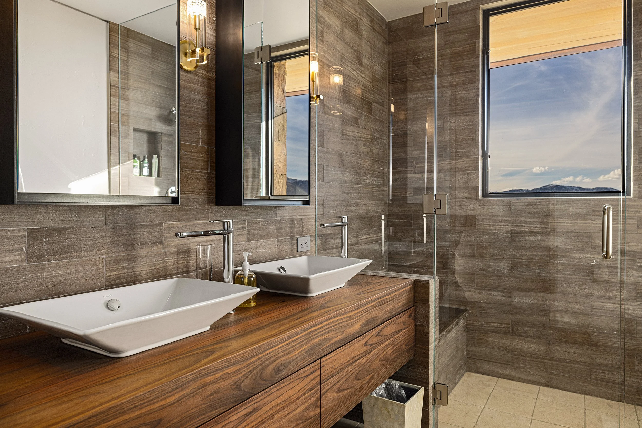 Ward_Blake_Architects_Ridge_52_Residence_Interior_Bathroom_Mountain_Views.jpg