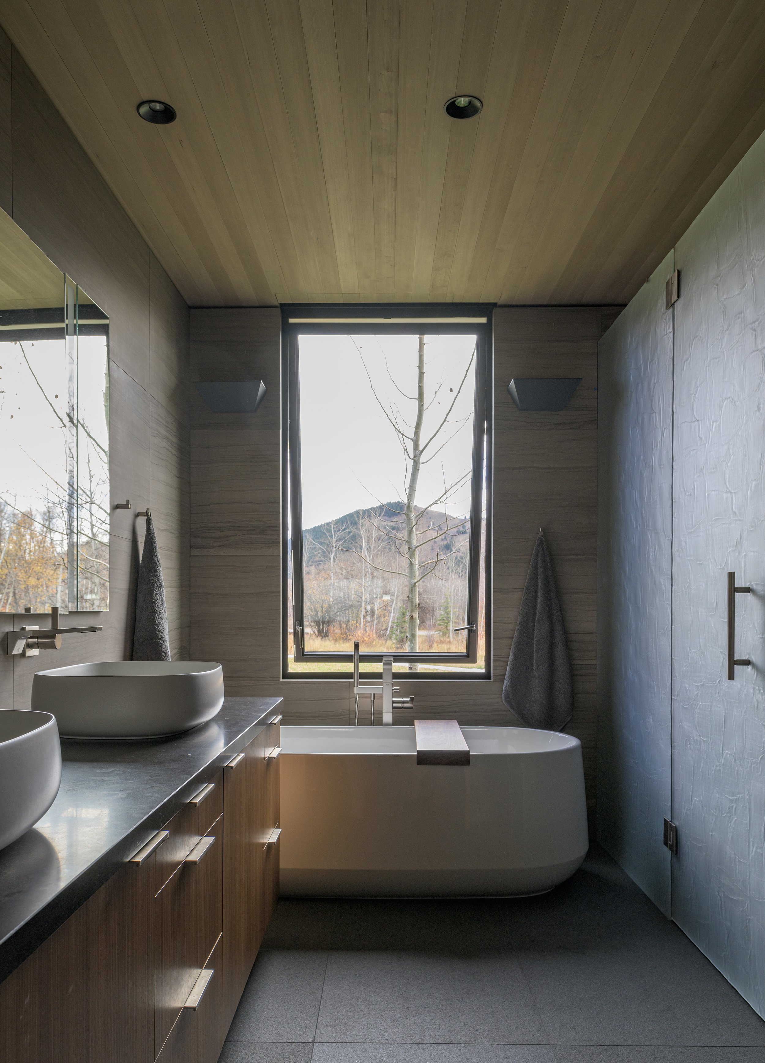 Ward_Blake_Architects_ChaChe_Residence_Interior_Primary_Bath_Vanity_Tub_View_Detail_Mountain_Views.jpg