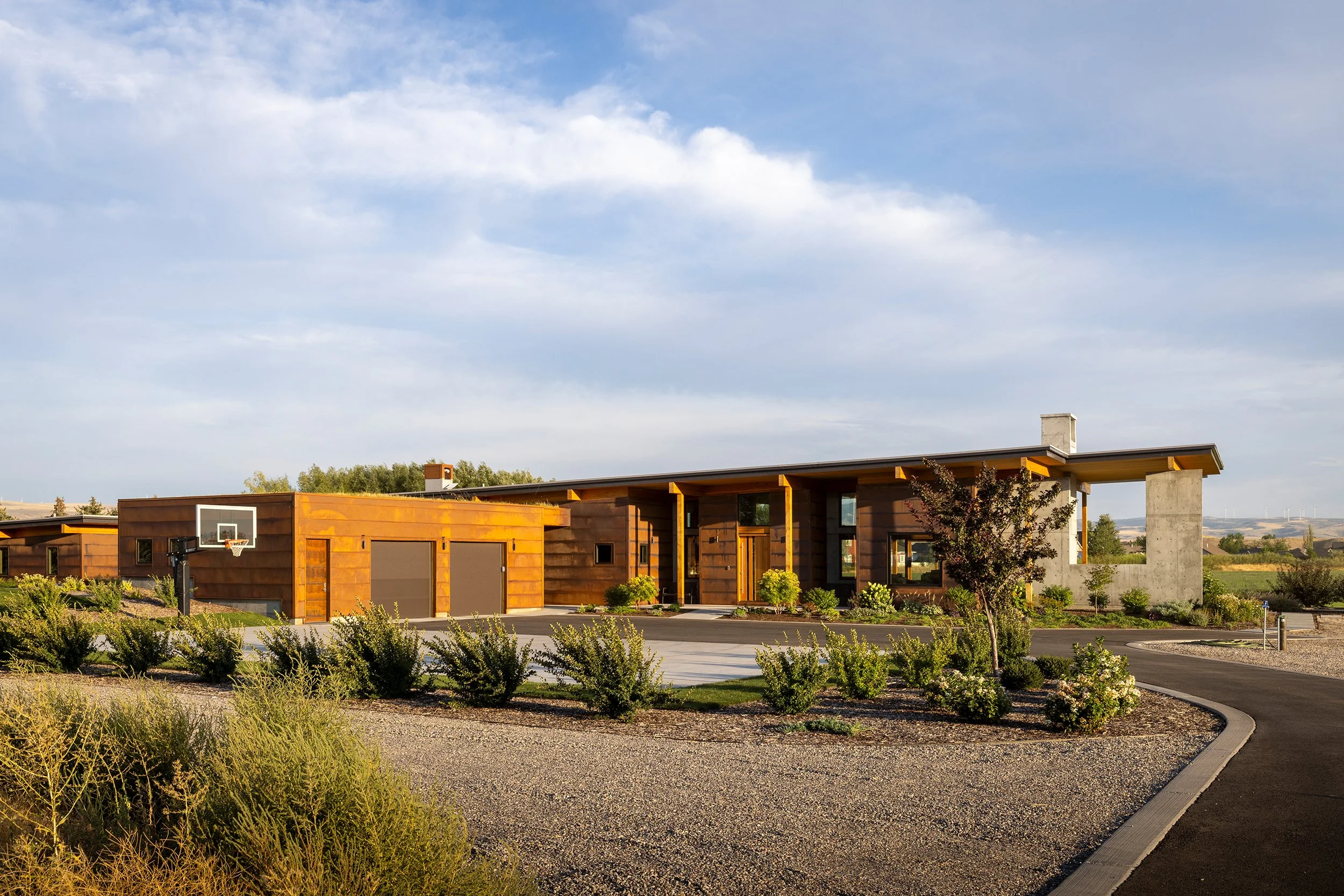 Ward_Blake_Architects_Hay_Shed_Residence_Exterior_Front_Entrance_Garage.jpg