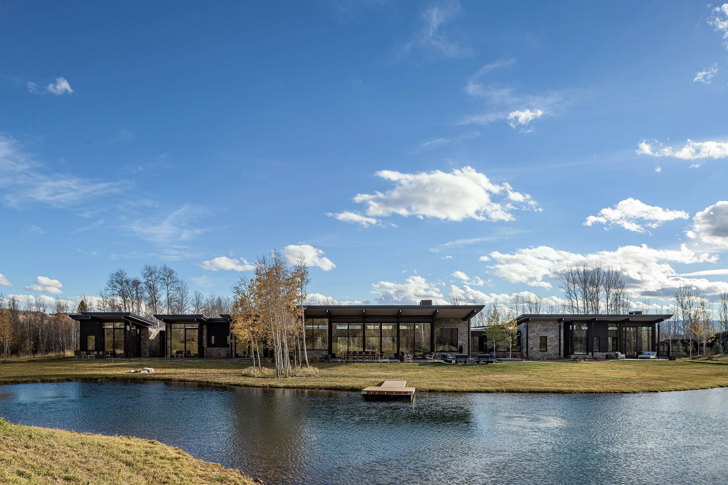 Ward_Blake_Architects_ChaCh_Residence_Exterior_Front_Elevation_Overview_of_Pond_Mountain_Views_Luxury_Modern_Homes.jpg
