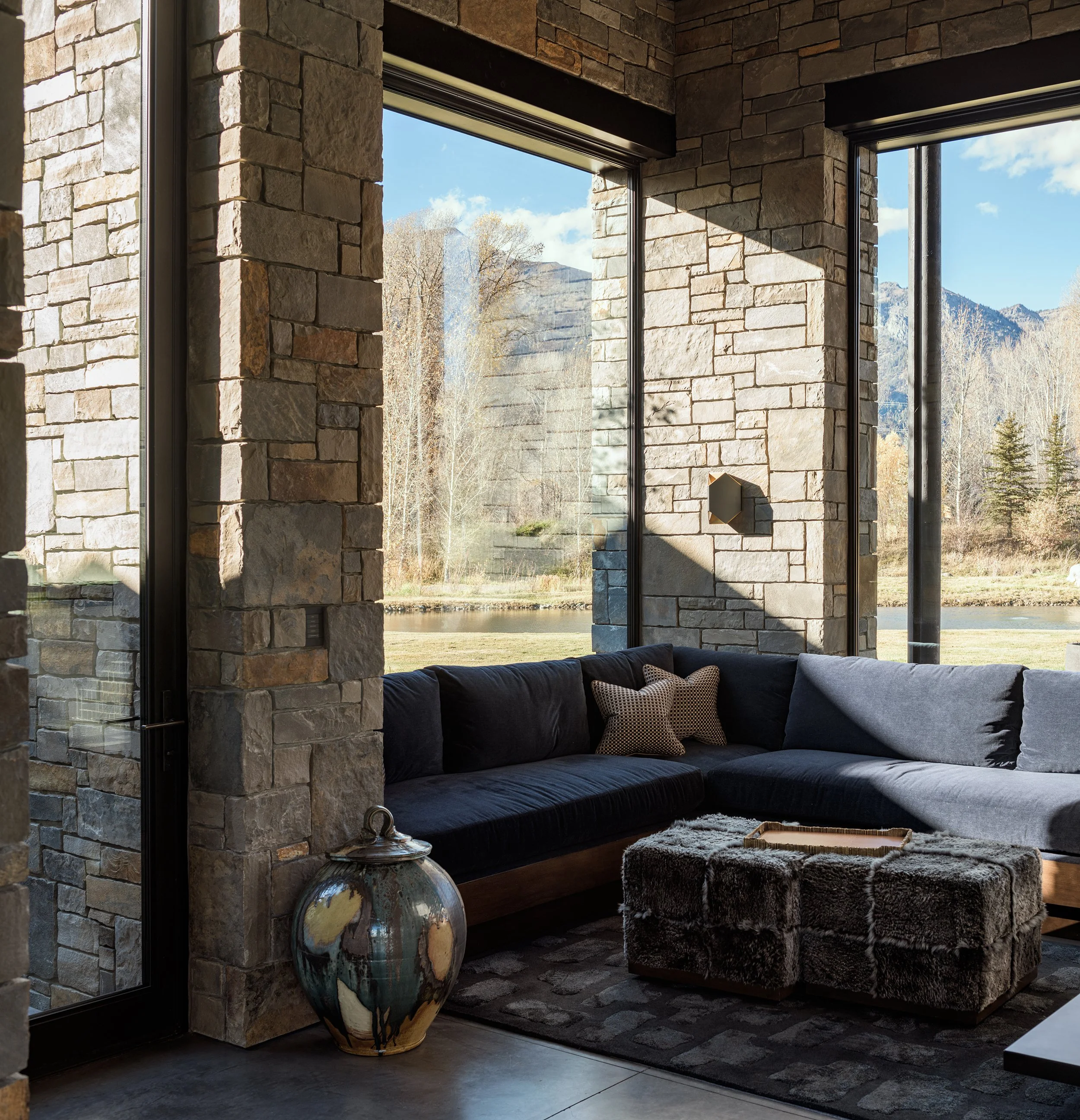 Ward_Blake_Architects_ChaChe_Residence_Interior_Front_Entrance_Sitting_Area_Mountain_Views_Stone_Concrete_Detail.jpg