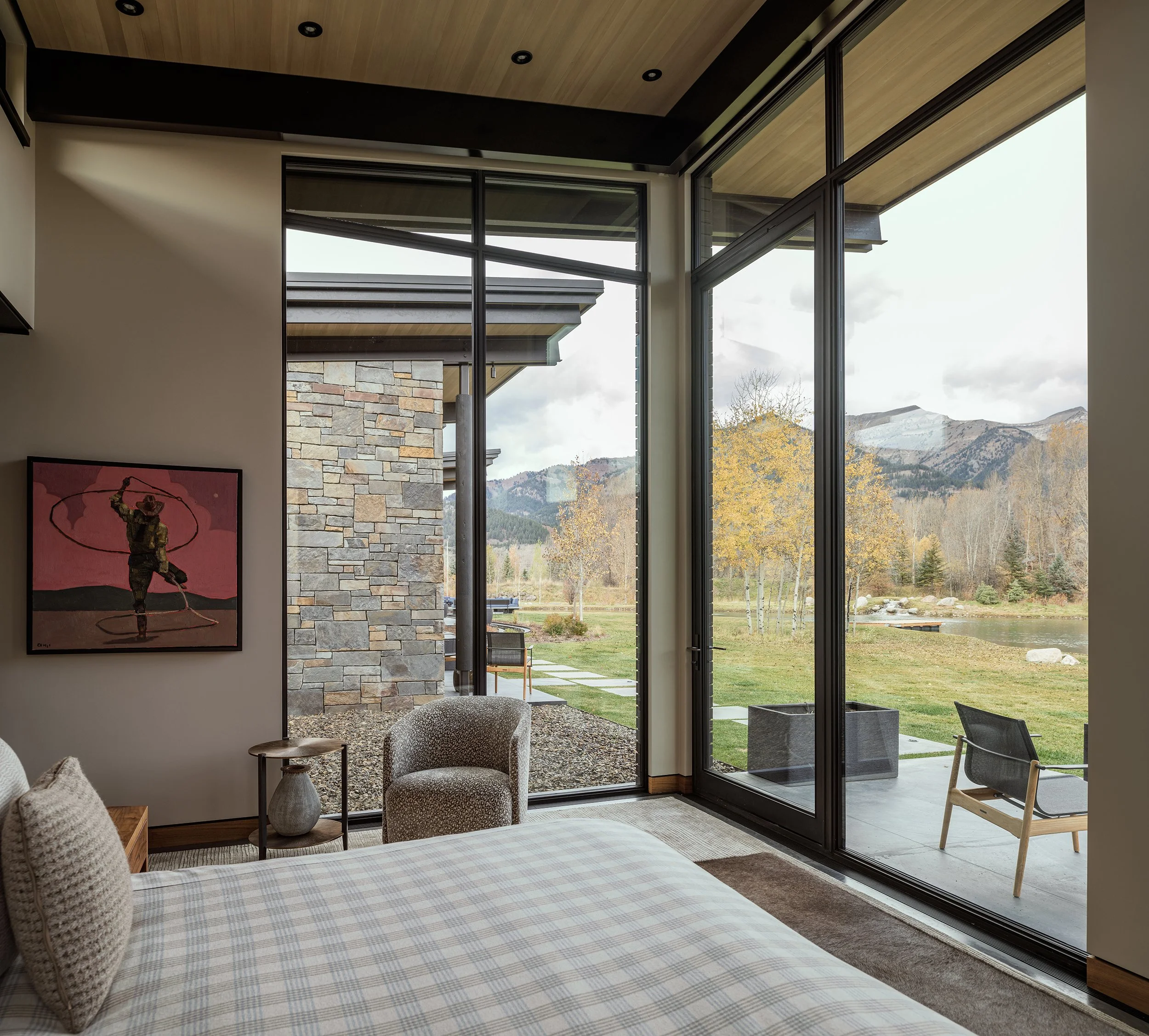 Ward_Blake_Architects_ChaChe_Residence_Interior_Guest_Room_View_Mountains_Glass_Patio.jpg