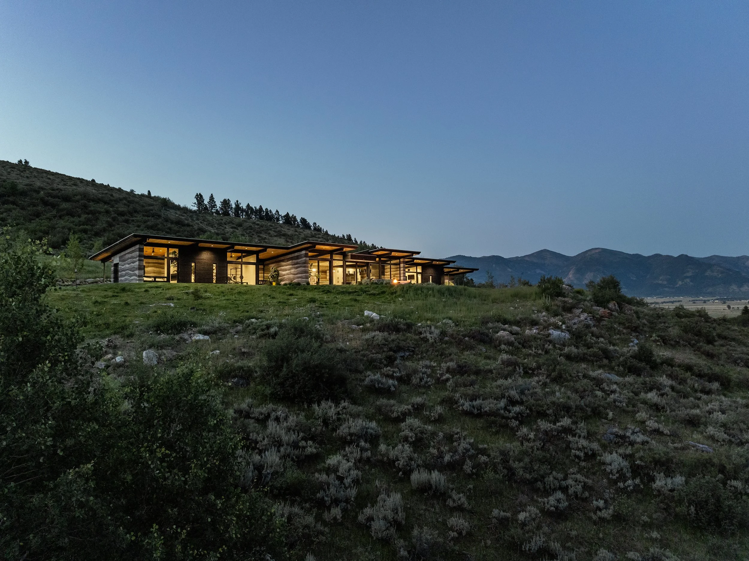 Ward_Blake_Architects_Freedom_Residence_Exterior_Dusk_Side_Elevation_Mountains.jpg