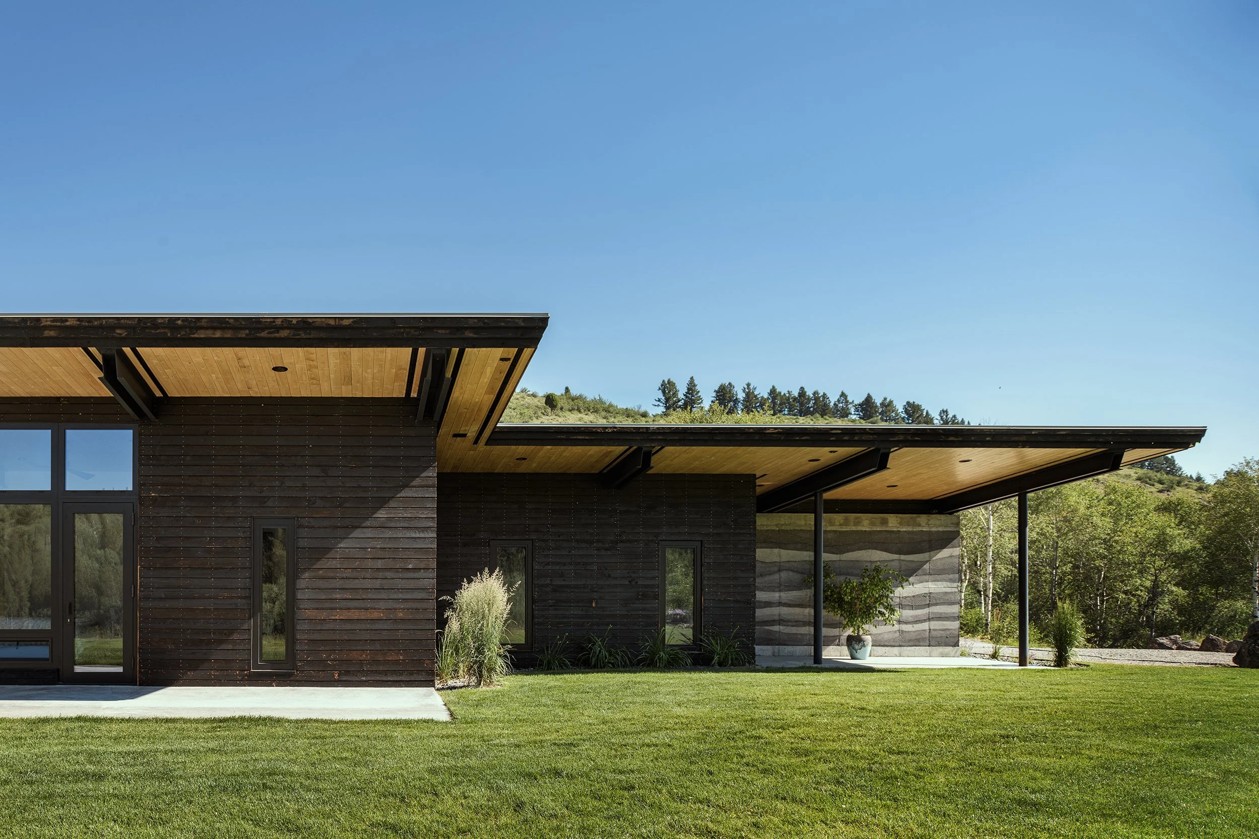 Ward_Blake_Architects_Freedom_Residence_Exterior_Rammed_Earth_Patio.jpg
