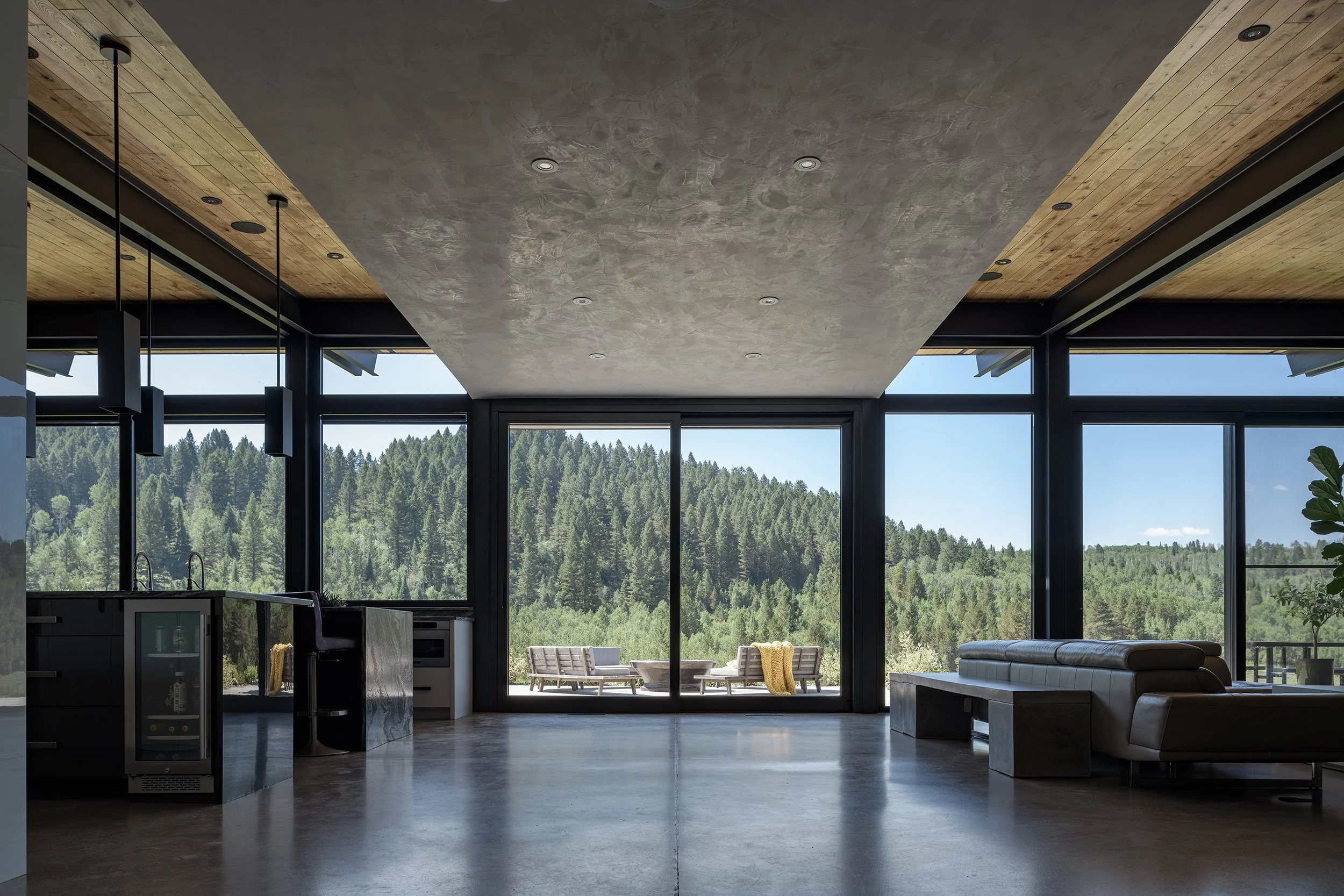 Ward_Blake_Architects_Freedom_Residence_Interior_Kitching_Living_Room_Patio_View.jpg