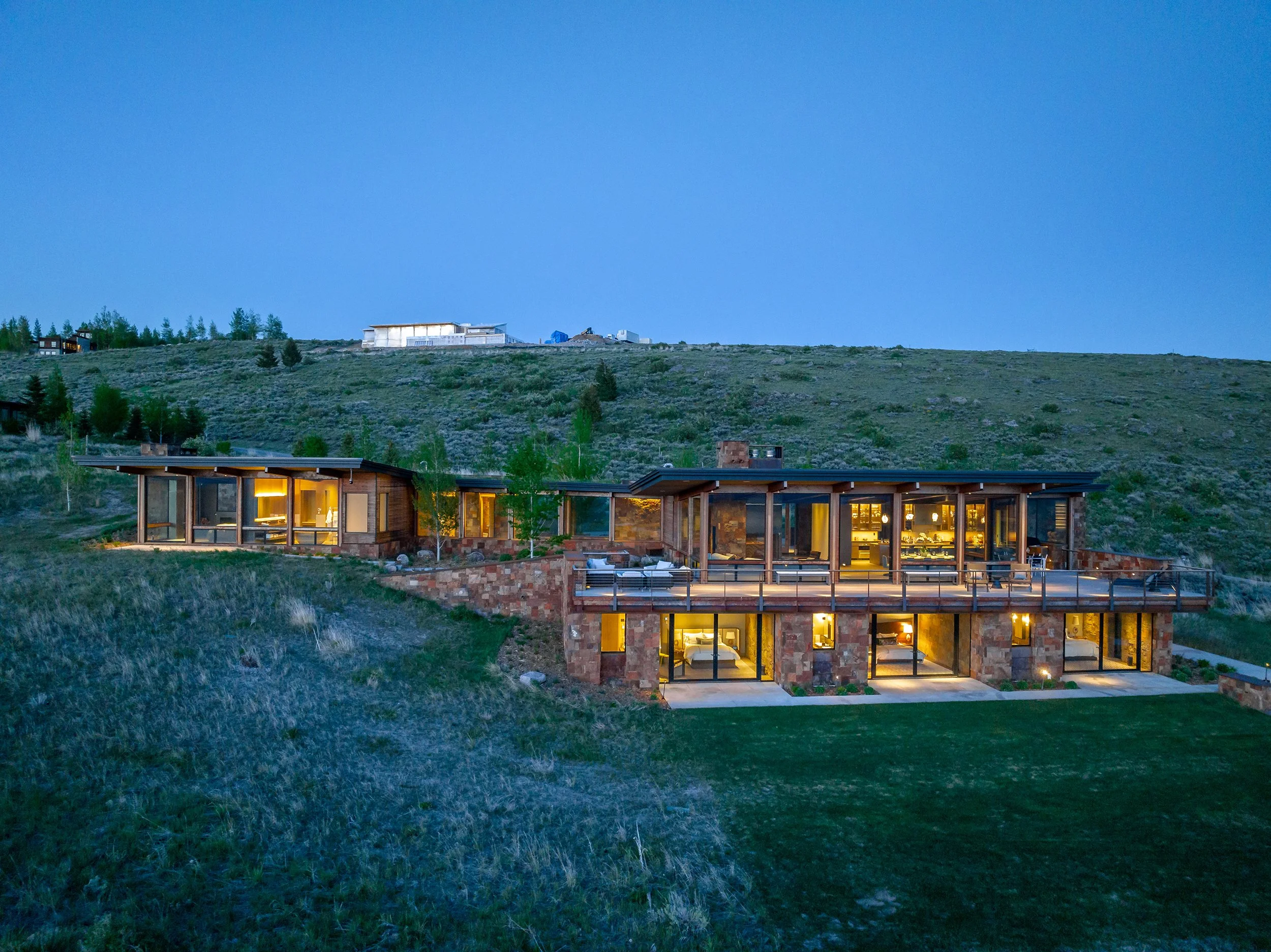 Ward_Blake_Architects_Ridge_52_Residence_Exterior_Front_Elevation_Dusk.jpg