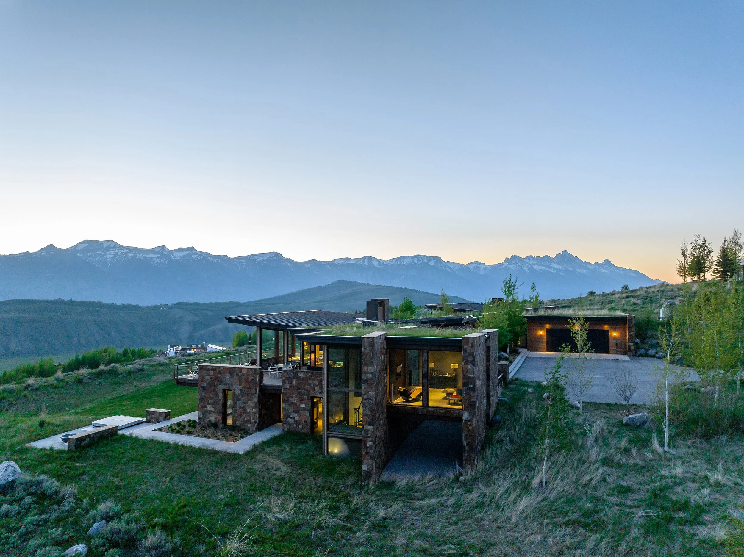 Ward_Blake_Architects_Ridge_52_Residence_Exterior_Sunset_Rear_Entrance_View.jpg