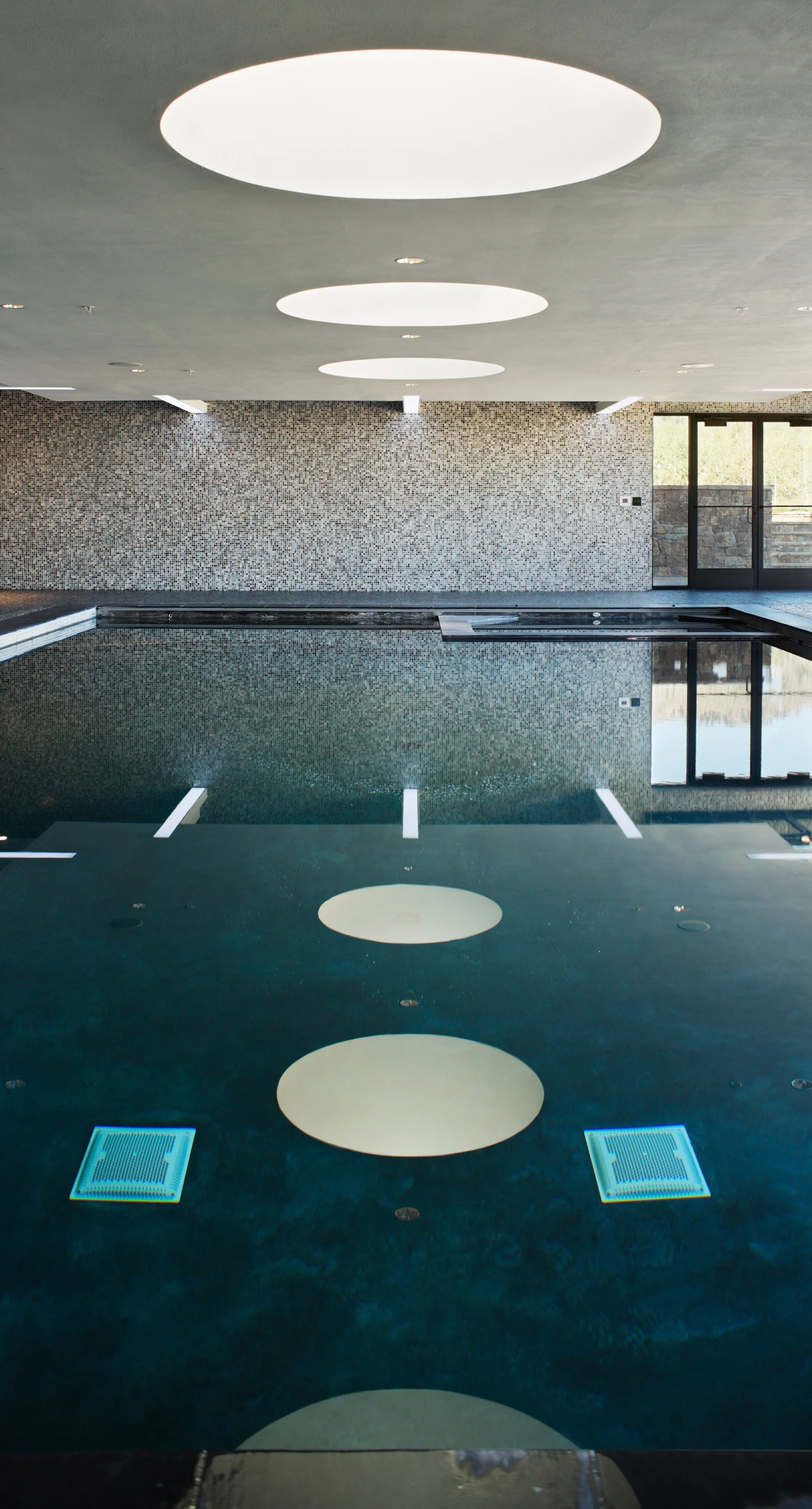 Green_Knoll_Residence_Luxury_Custom_Modern_Homes_Pool_Detail.jpg