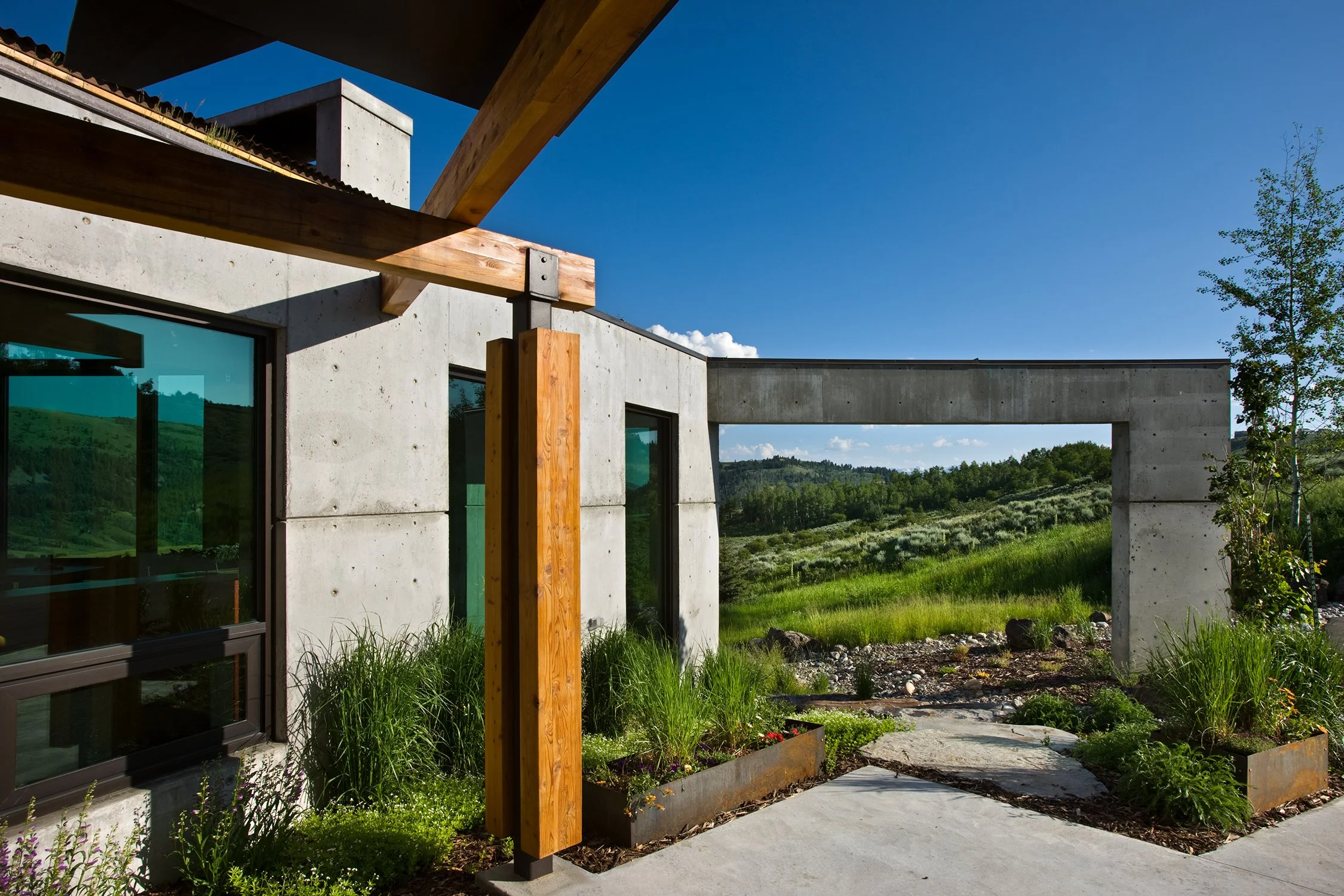 Ward_Blake_Architects_Landes_Residence_Exterior_Beam_Concrete_Detail_2.jpg