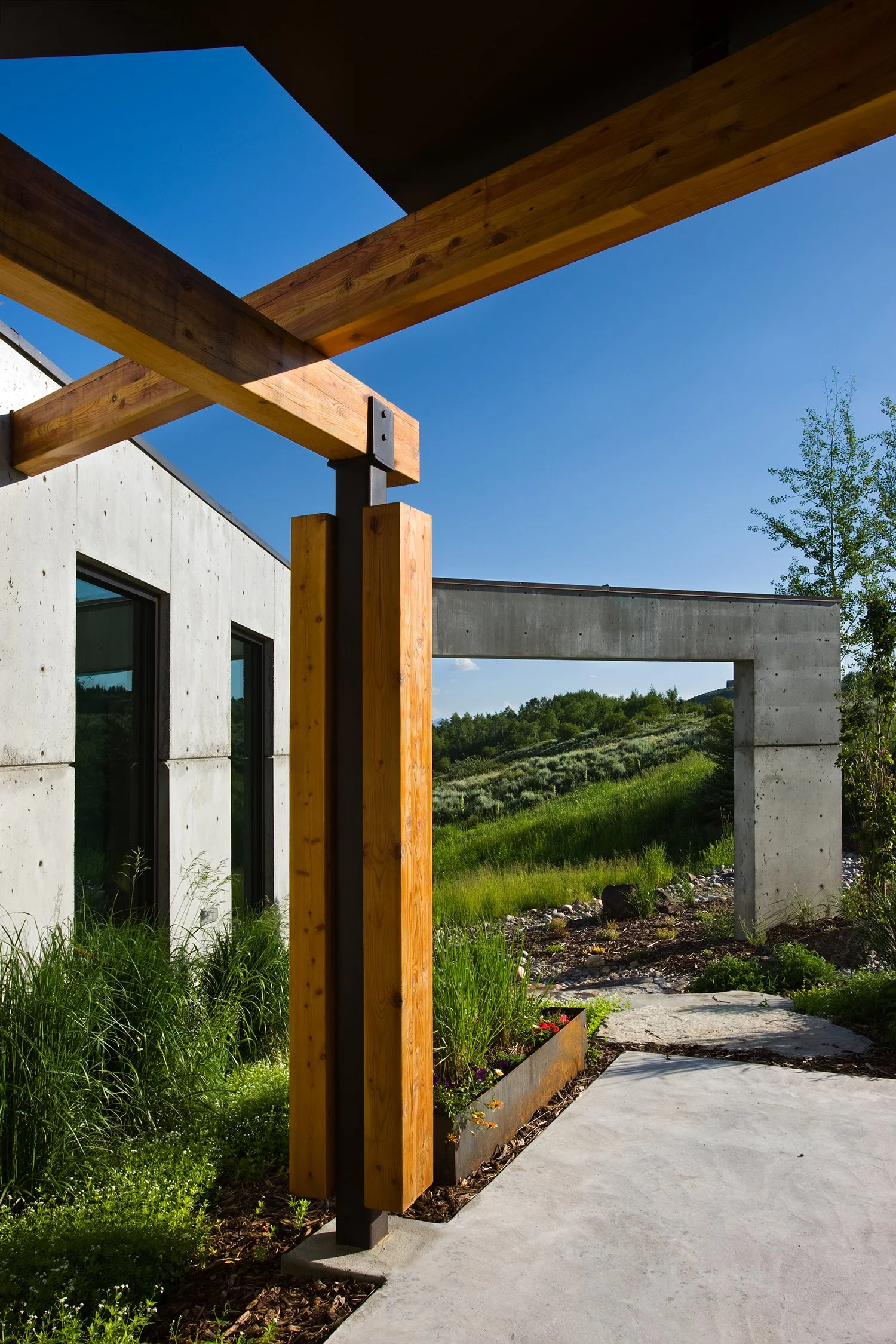 Ward_Blake_Architects_Landes_Residence_Exterior_Beam_Concrete_Detail.jpg