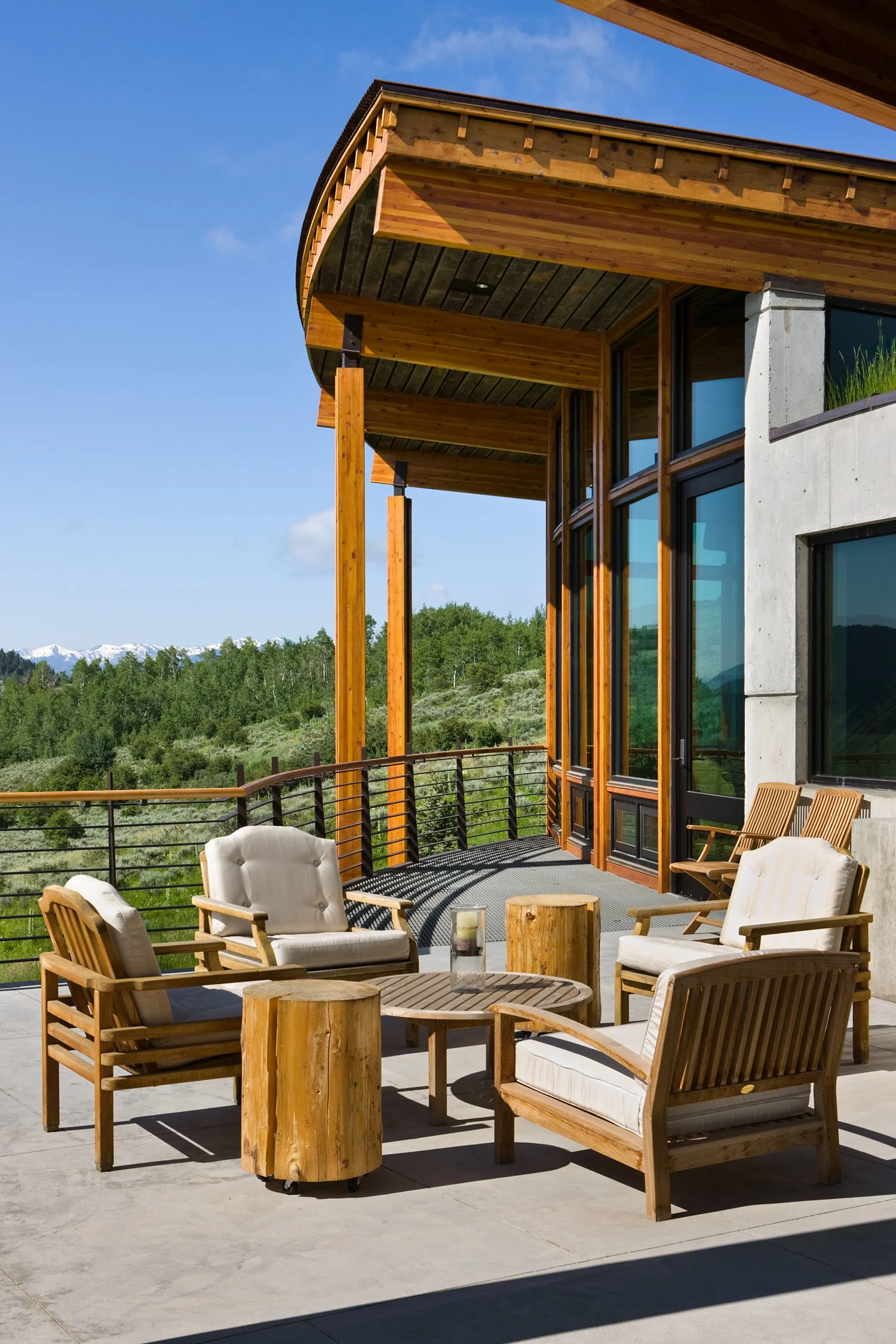 Ward_Blake_Architects_Landes_Residence_Exterior_Patio_Upper_Deck.jpg