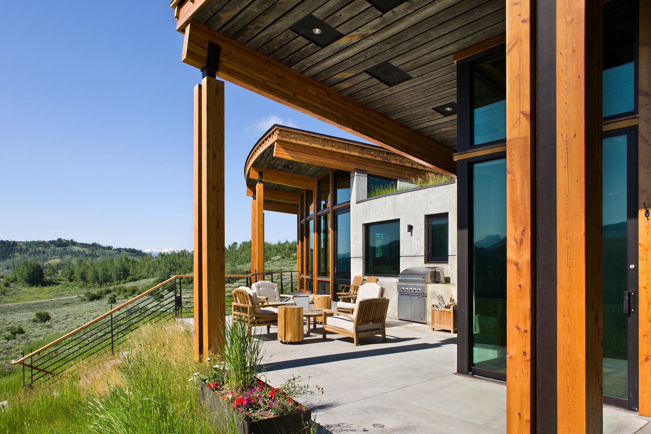 Ward_Blake_Architects_Landes_Residence_Exterior_Patio.jpg