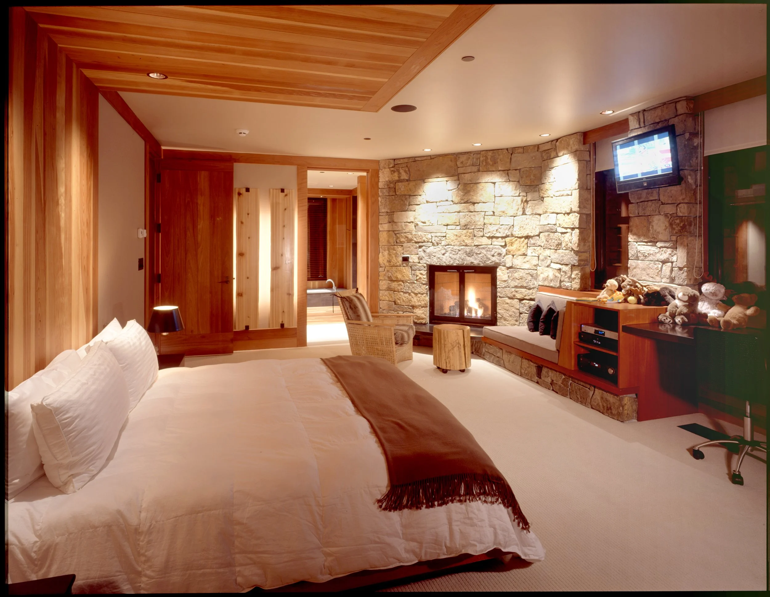 Ward_Blake_Architects_Aman_14_Interior_Primary_Suite.jpg