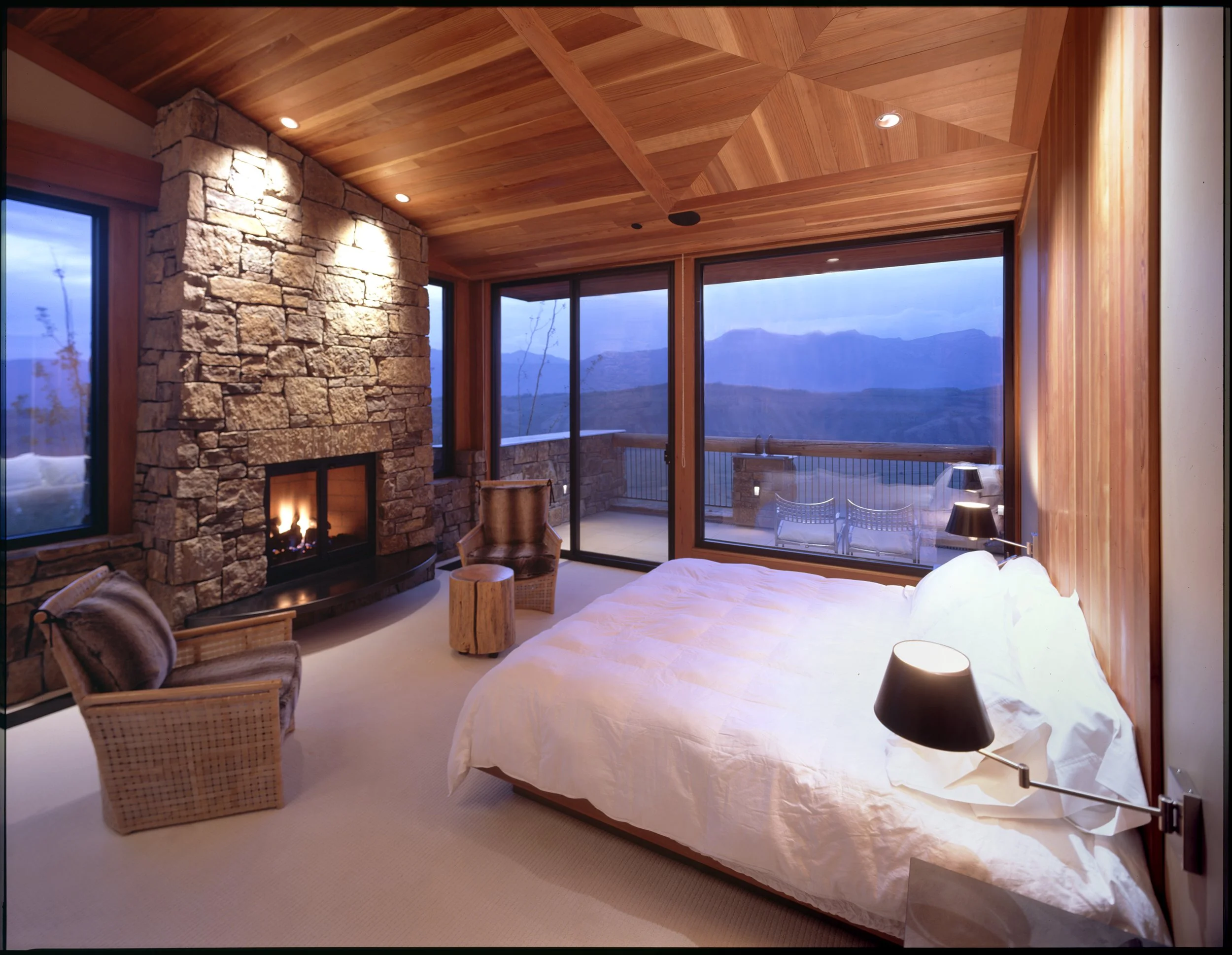 Ward_Blake_Architects_Aman_14_Interior_Bedroom_Suite_Mountain_Views.jpg