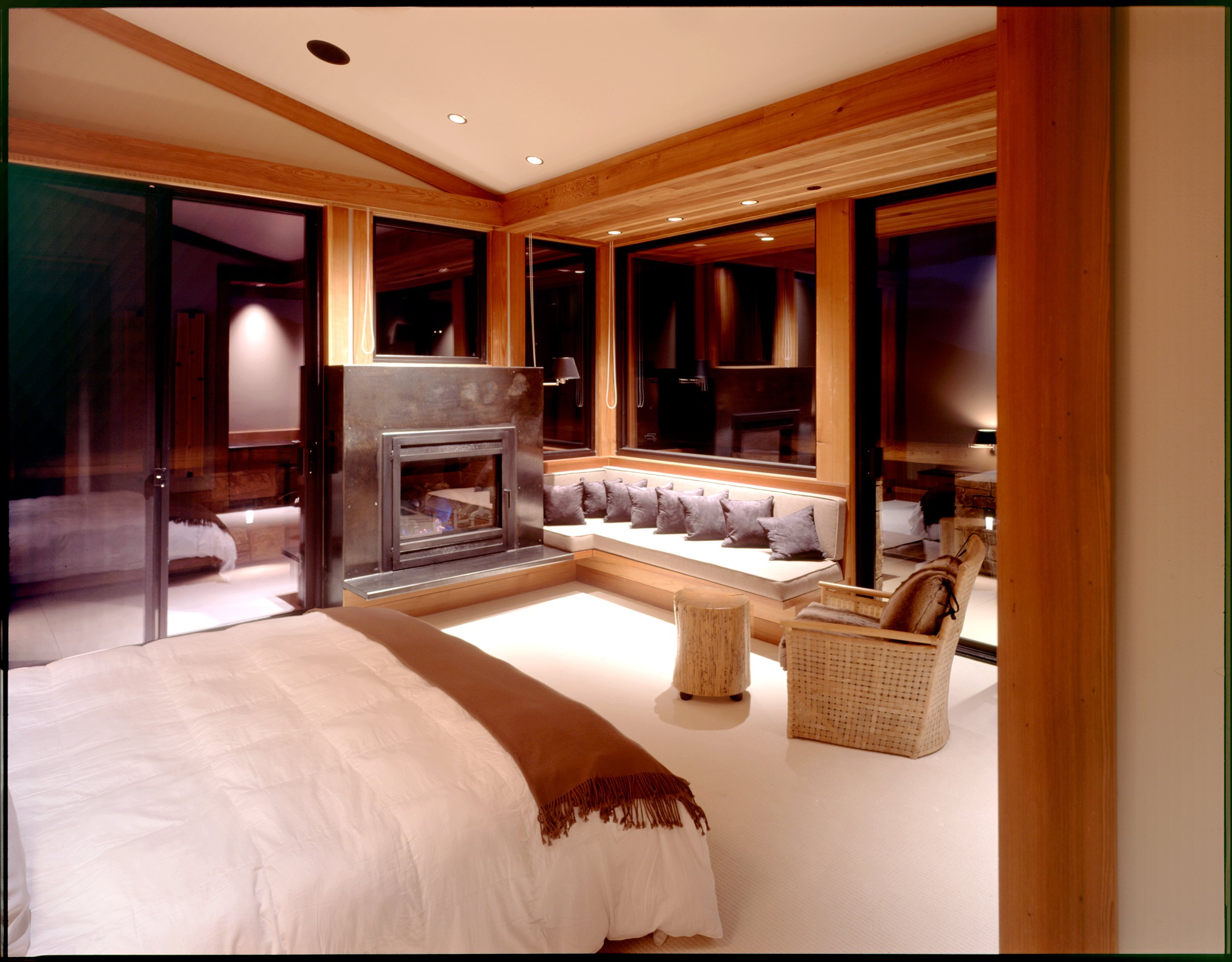 Ward_Blake_Architects_Aman_14_Interior_Bedroom_Mountain_Views.jpg