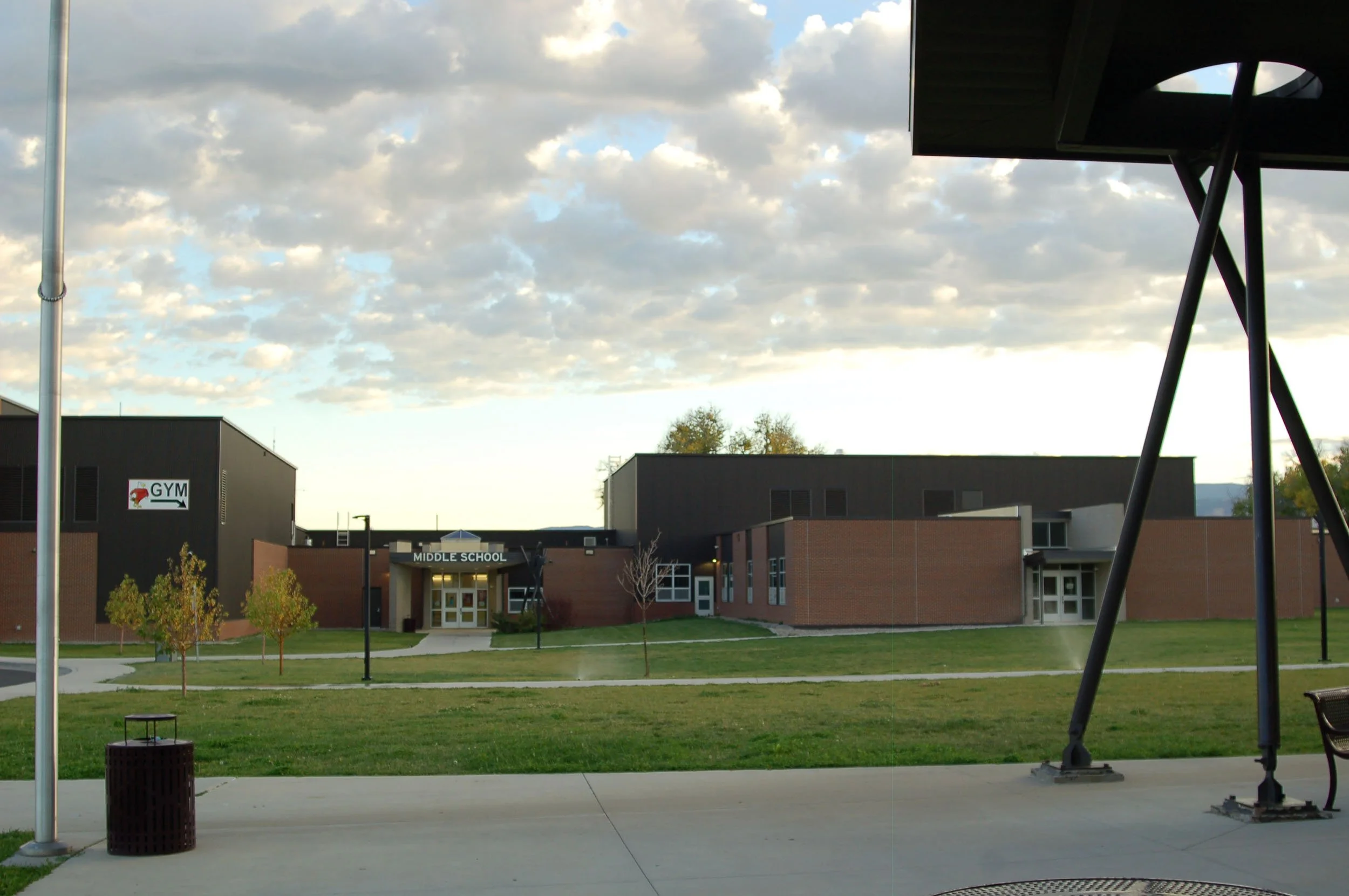 Ward_Blake_Architects_Fort_Washakie_K-8_Front_Entrance.jpg