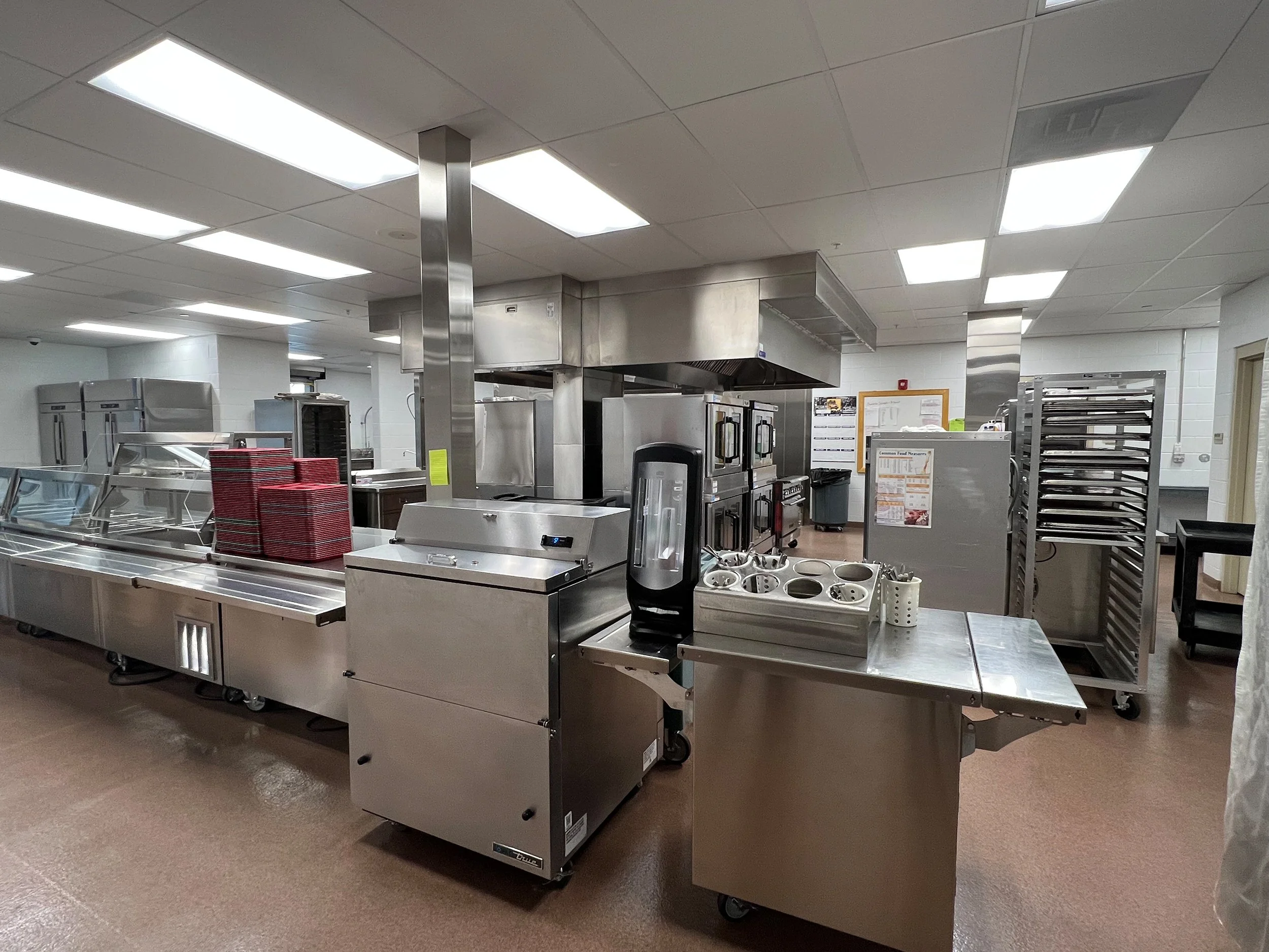 Ward_Blake_Architects_Fort_Washakie_K-8_Interior_Cafeteria_Kitchen.jpg