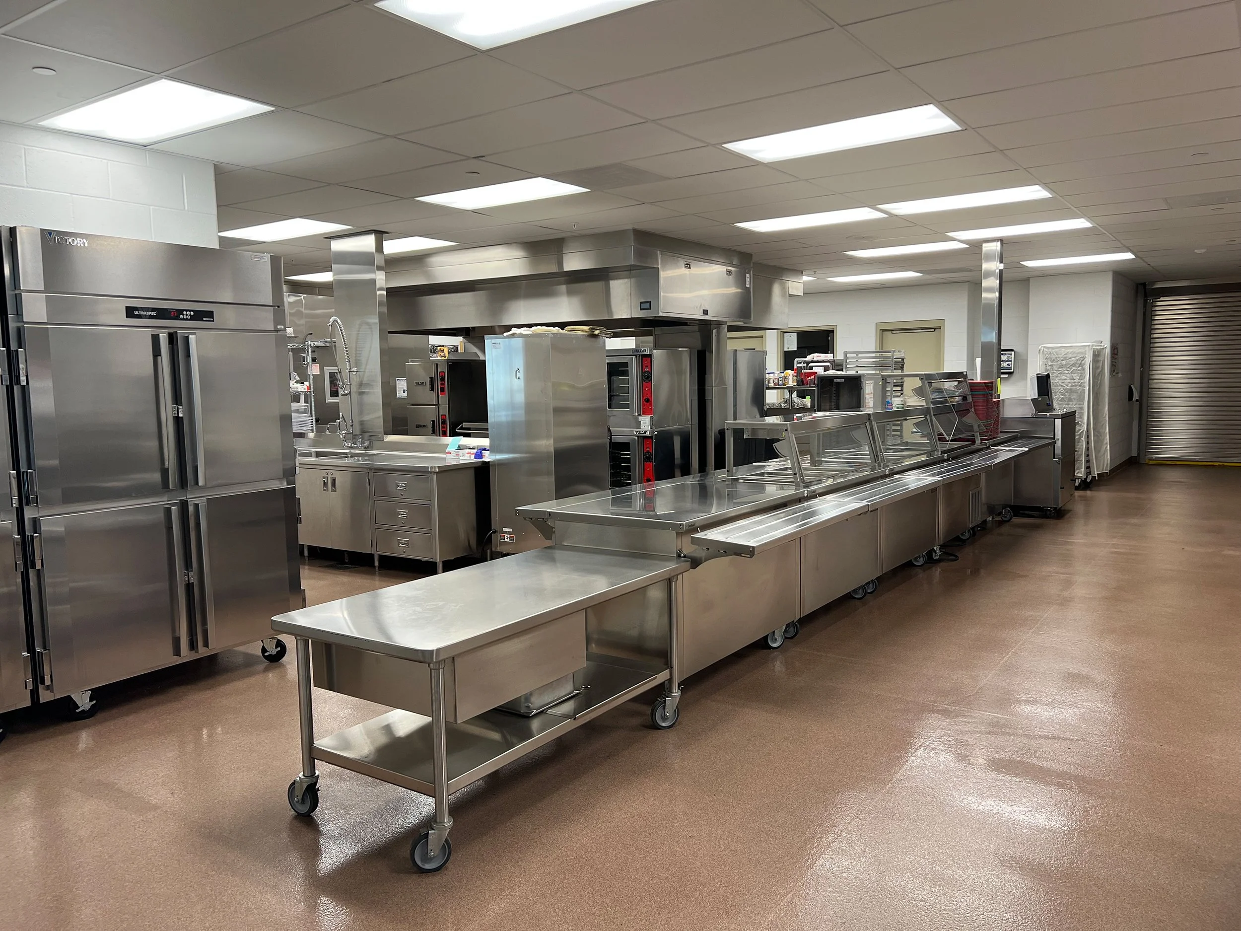 Ward_Blake_Architects_Fort_Washakie_K-8_Interior_Commercial_Kitchen.jpg