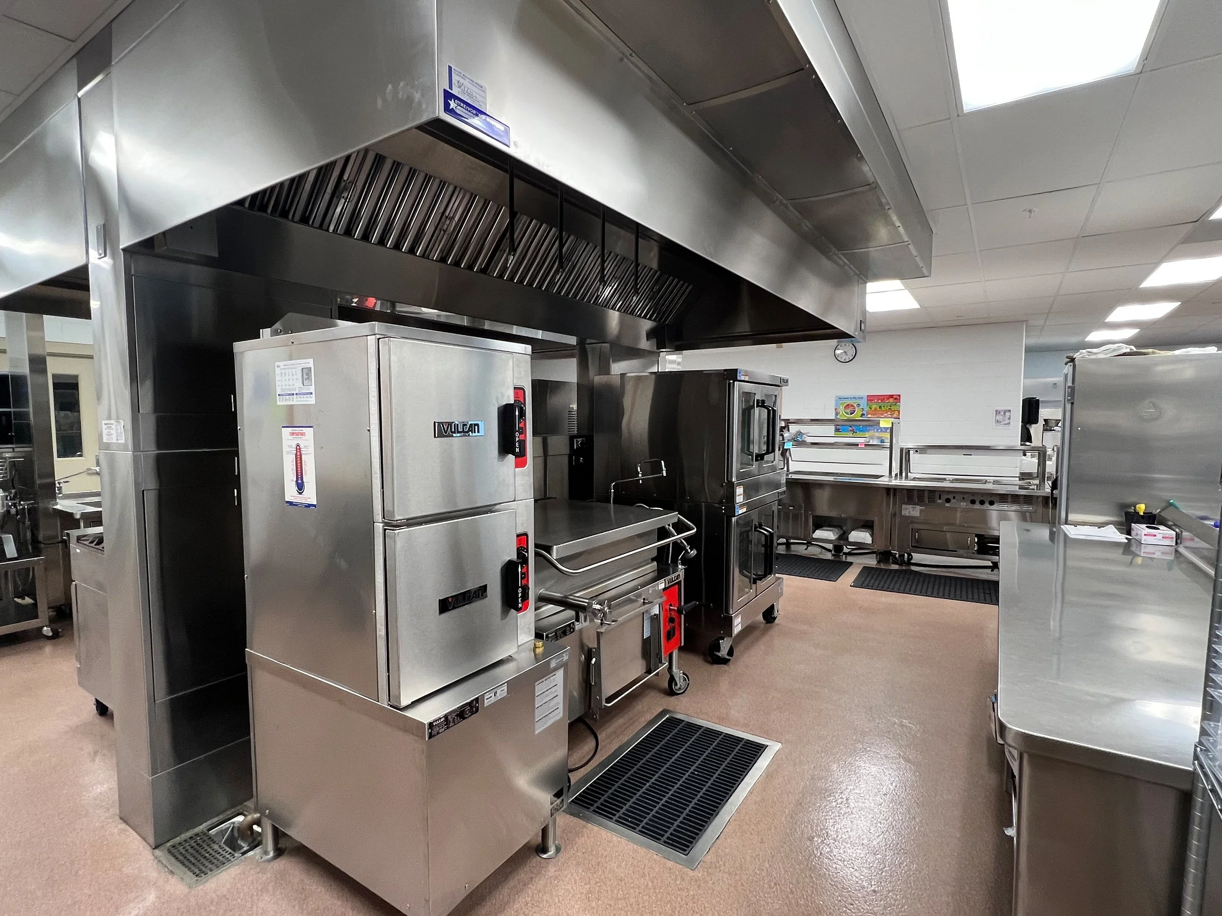 Ward_Blake_Architects_Fort_Washakie_K-8_Interior_Commerical_Lunchroom_Kitchen.jpg
