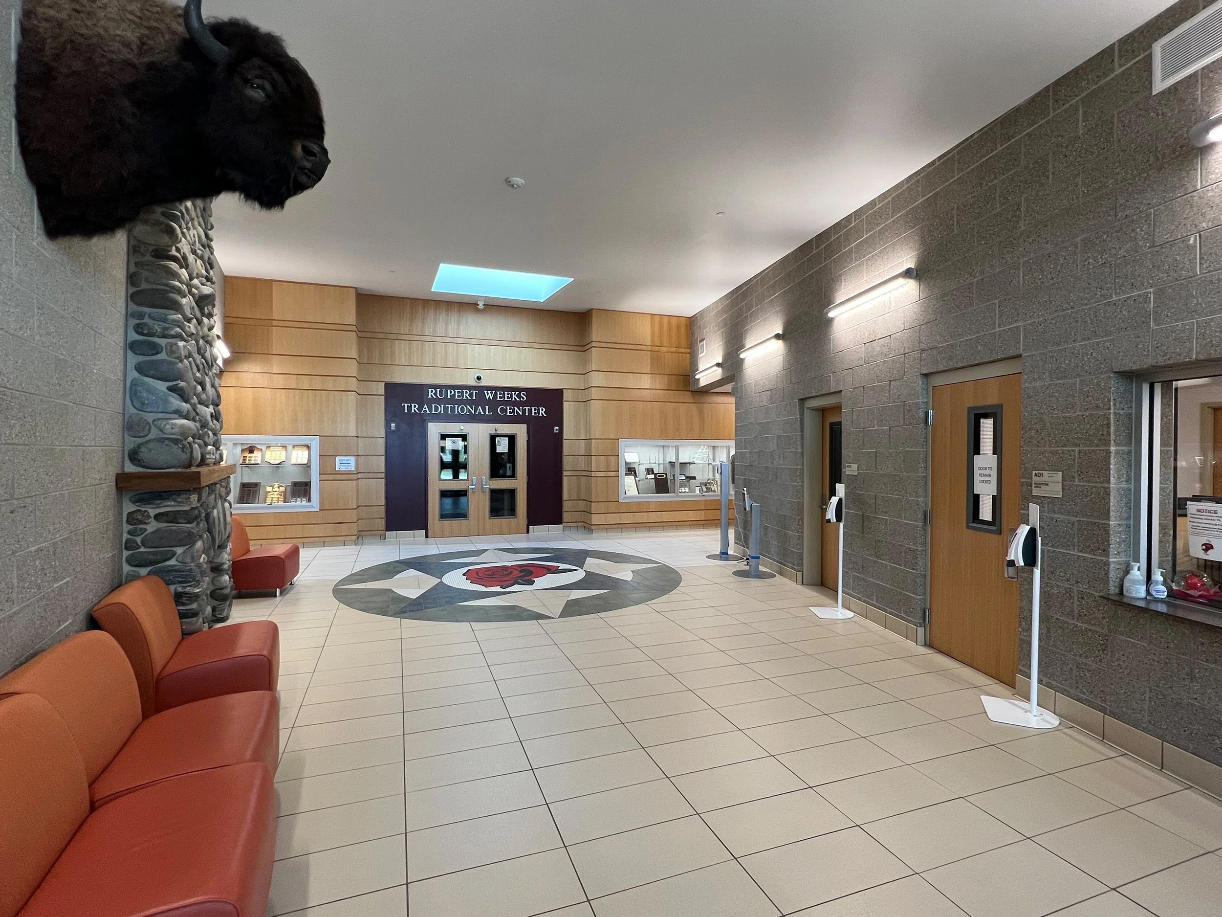 Ward_Blake_Architects_Fort_Washakie_K-8_Interior_Lobby.jpg