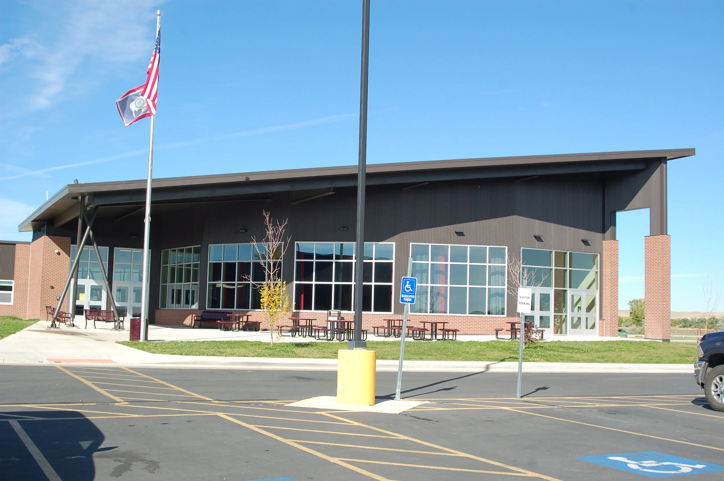 Ward_Blake_Architects_Fort_Washakie_High_School_Exterior_Entry.jpg