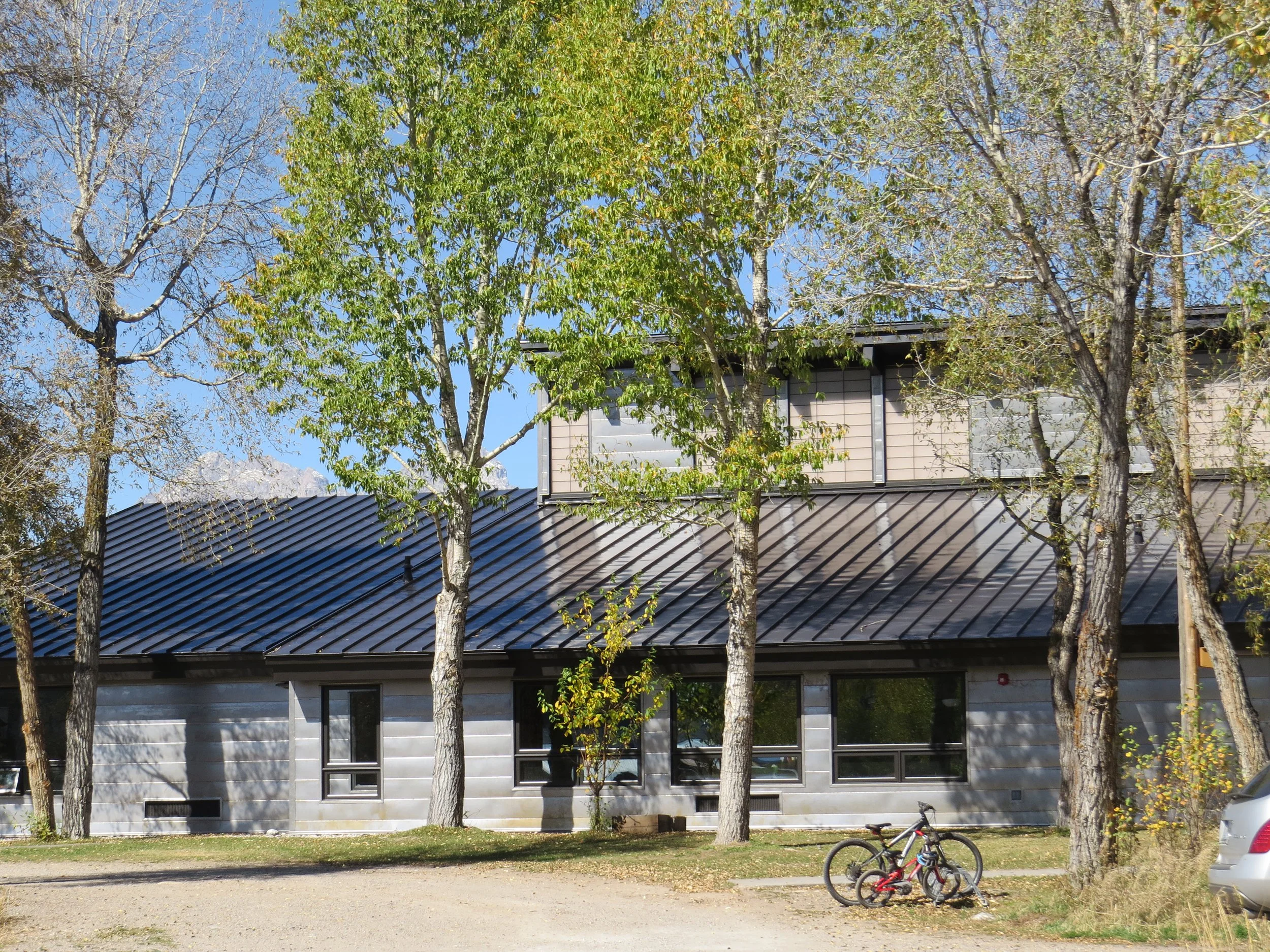 Ward_Blake_Architects_Kelly_School_Renovation_Exterior_Entrance_Parking_Lot.jpg