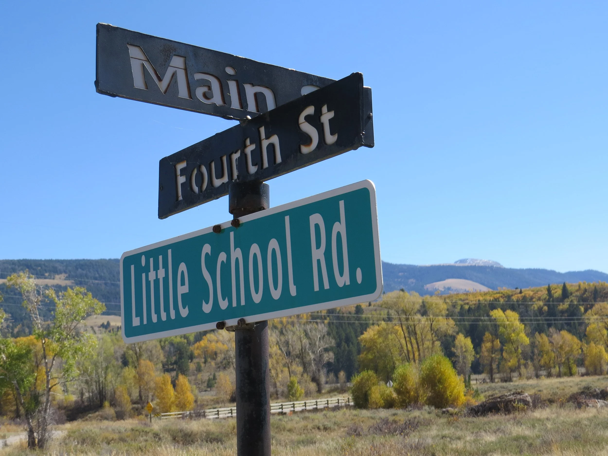 Ward_Blake_Architects_Kelly_School_Renovation_Exterior_Road_Sign.jpg