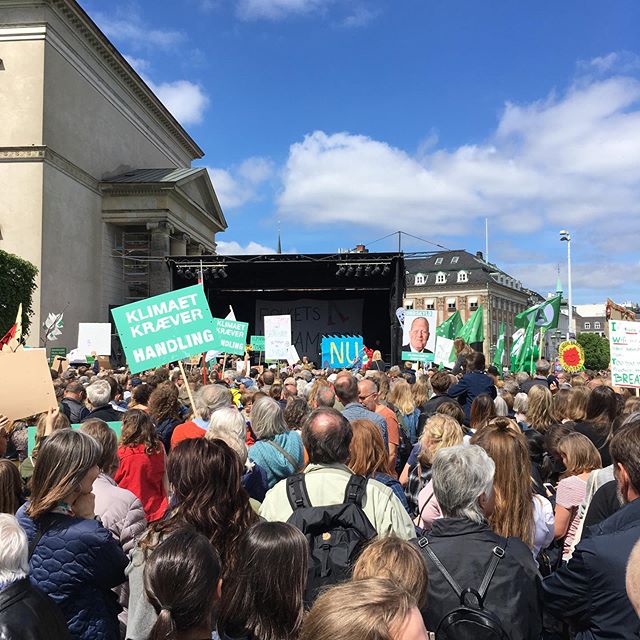 Til Folkets Klimamarch står elever og studerende sammen med resten af befolkningen. Vi ønsker handling nu!