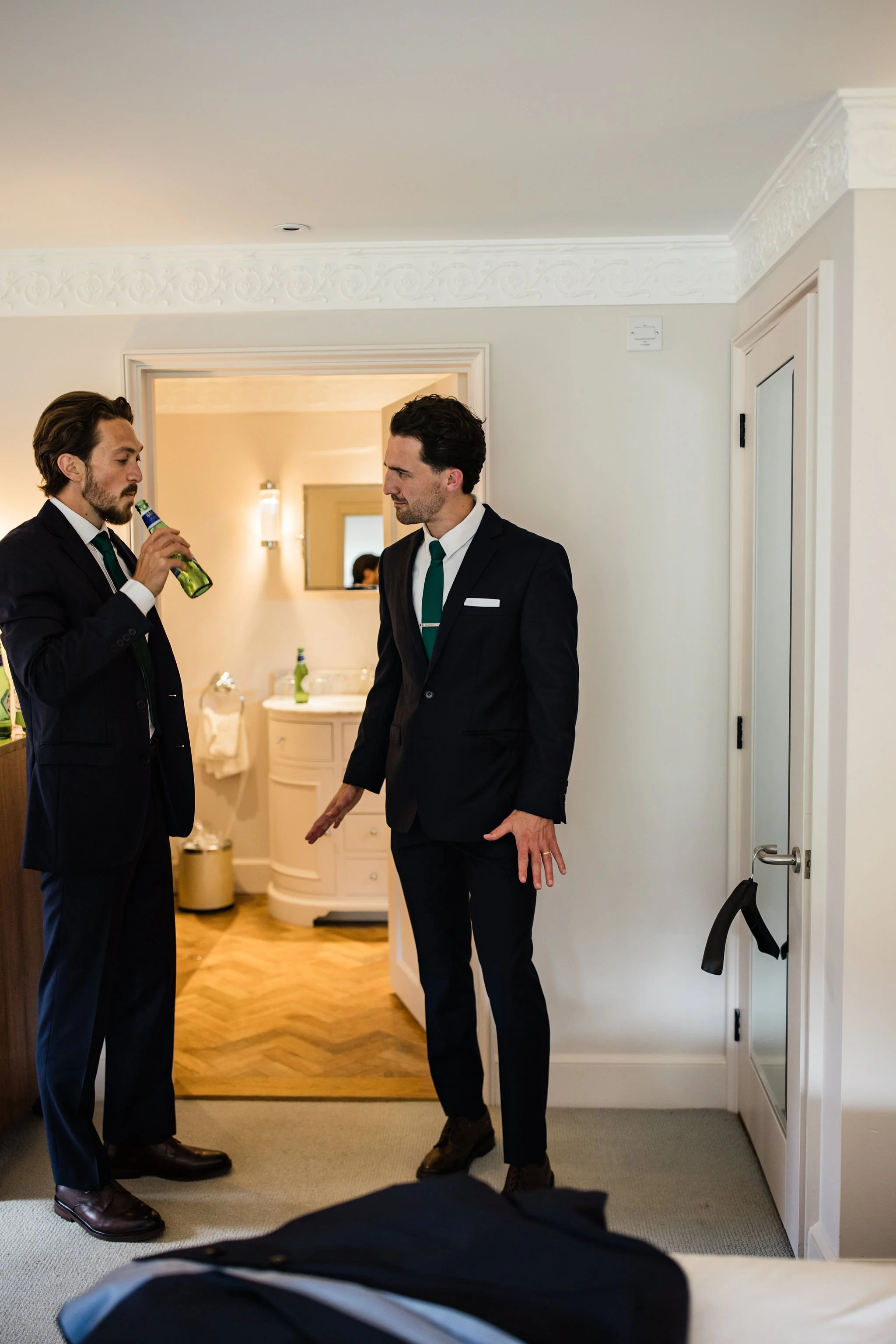 Timeless- authentic-wedding-photography-luxuryfeel-theoldhallely10.jpg