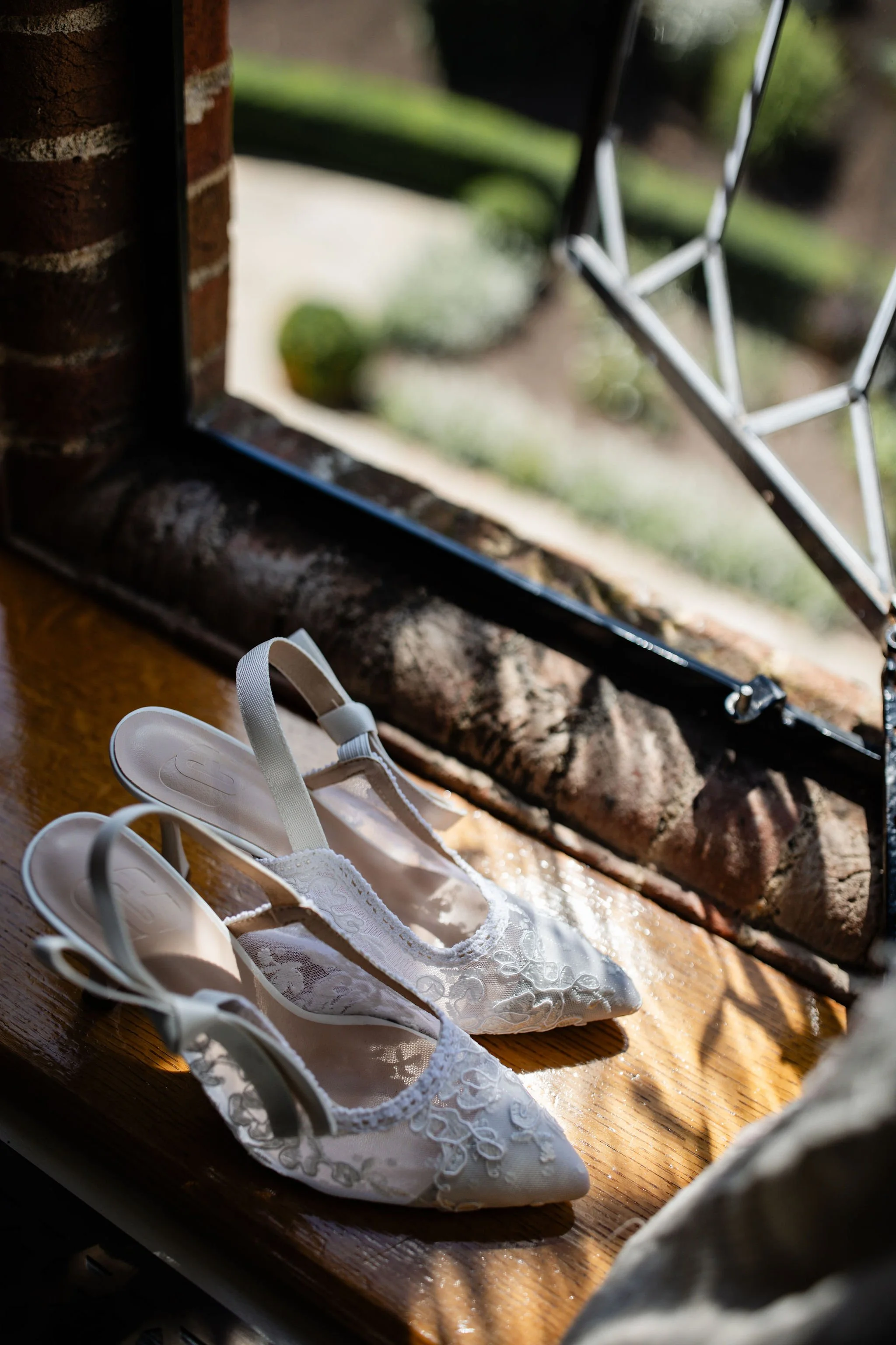 Timeless- authentic-wedding-photography-luxuryfeel-theoldhallely22.jpg